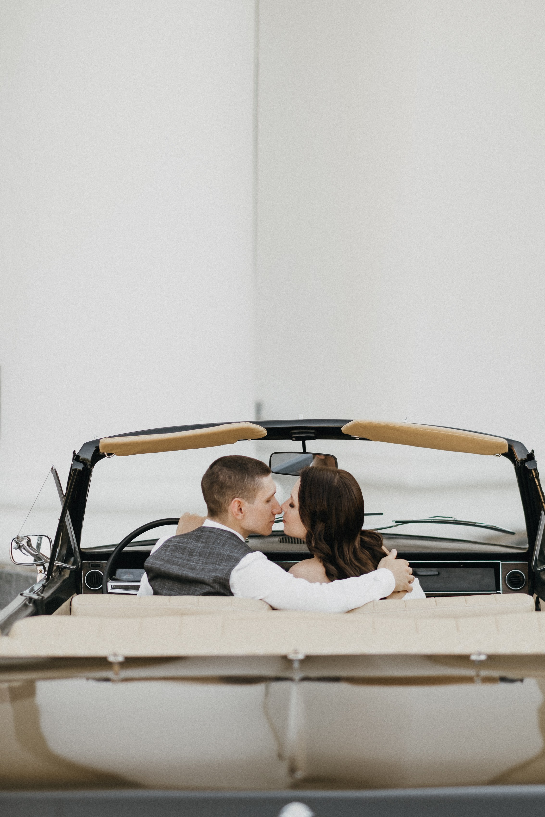 Свадебная съемка с машиной Волгоград. Свадебный и семейный фотограф в Волгограде Кристина Иванова