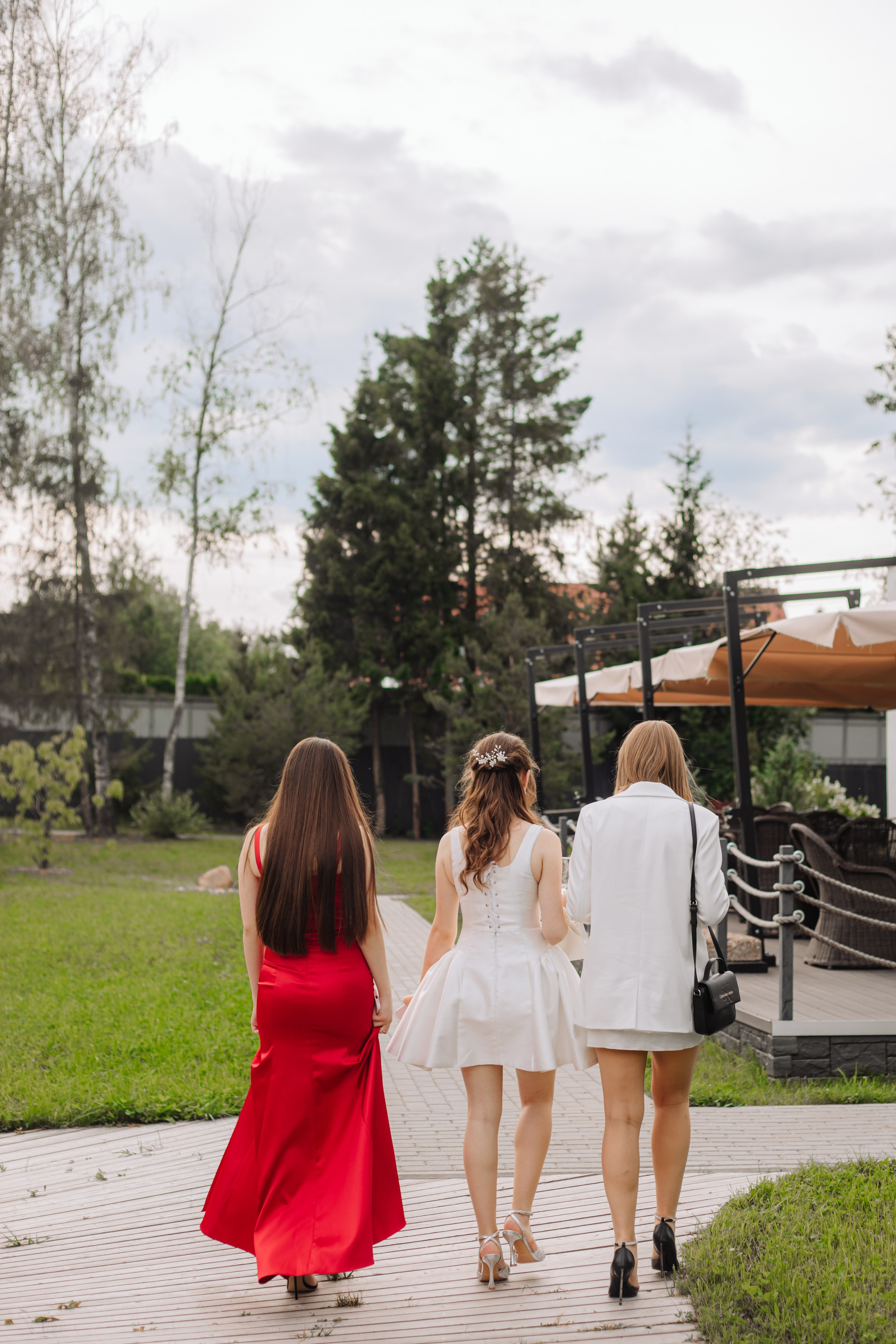 НА МНЕ ЛЕНТА «ВЫПУСКНИК»