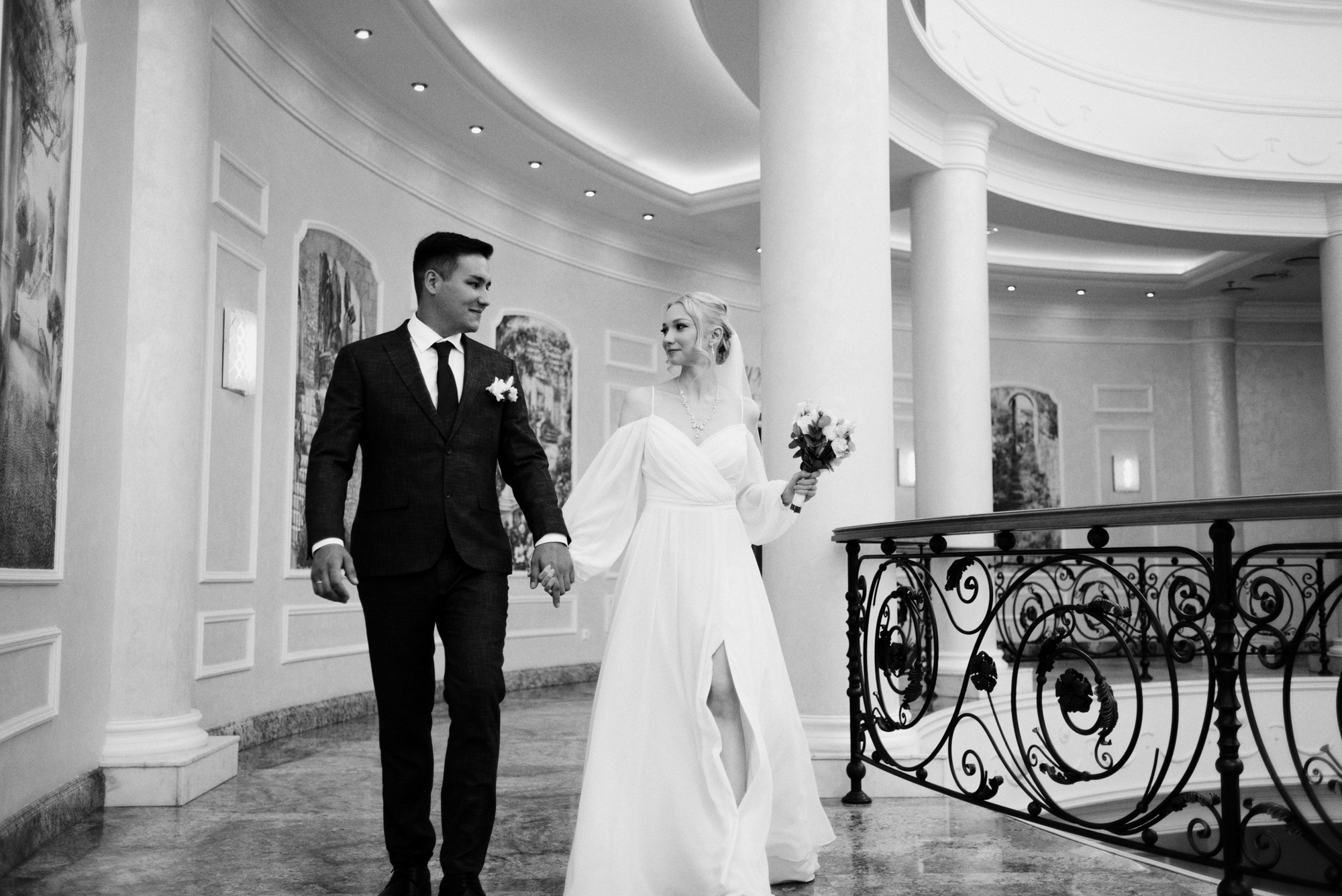 Свадебный фотограф в Тюмени — Фотосессия Тимура и Лизы в городском стиле. Портретный фотограф Тюмень Дарья Мустафина