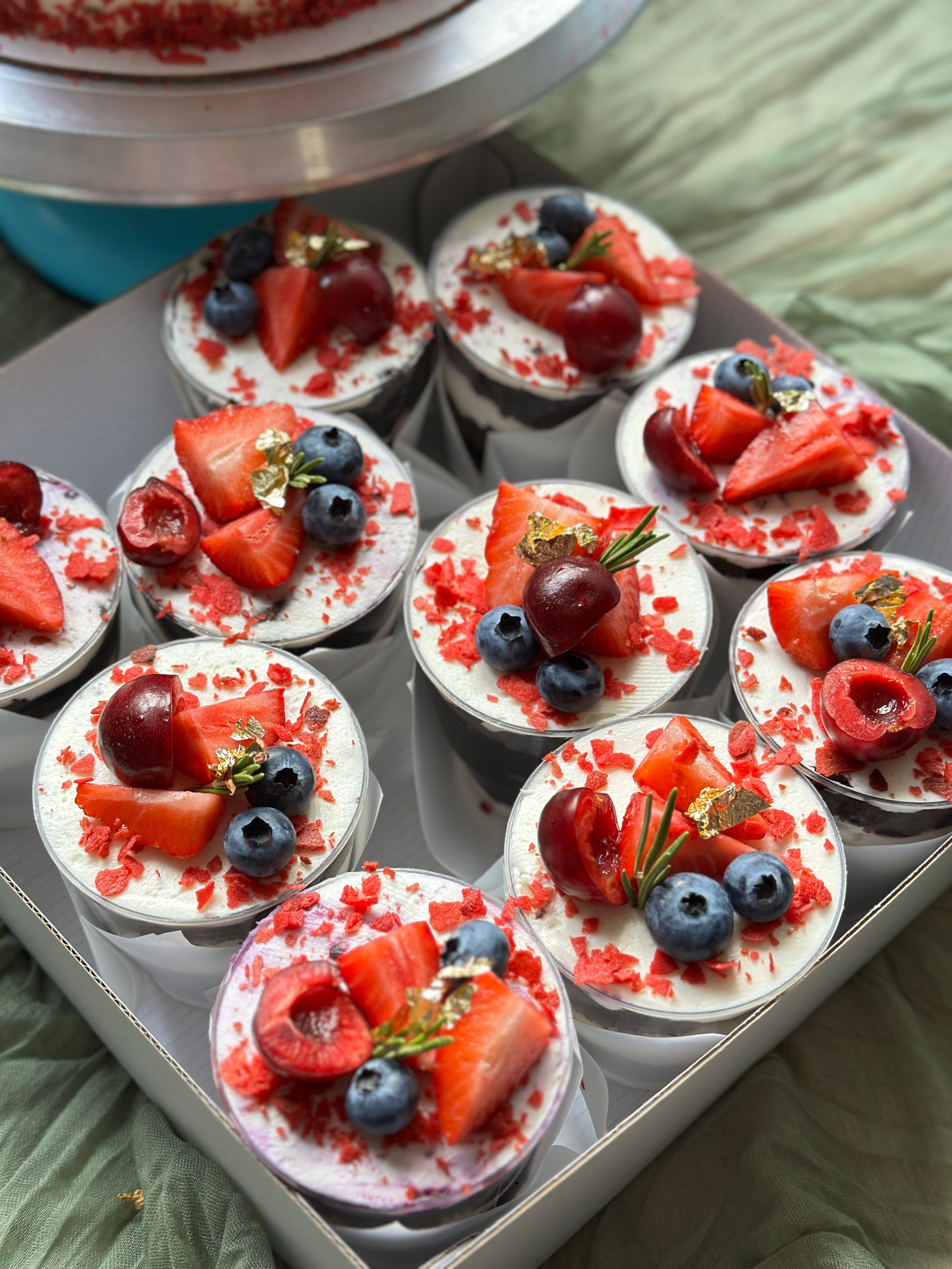 Торты и десерты. Выездной кейтеринг, съедобные букеты, торты и сладости на заказ