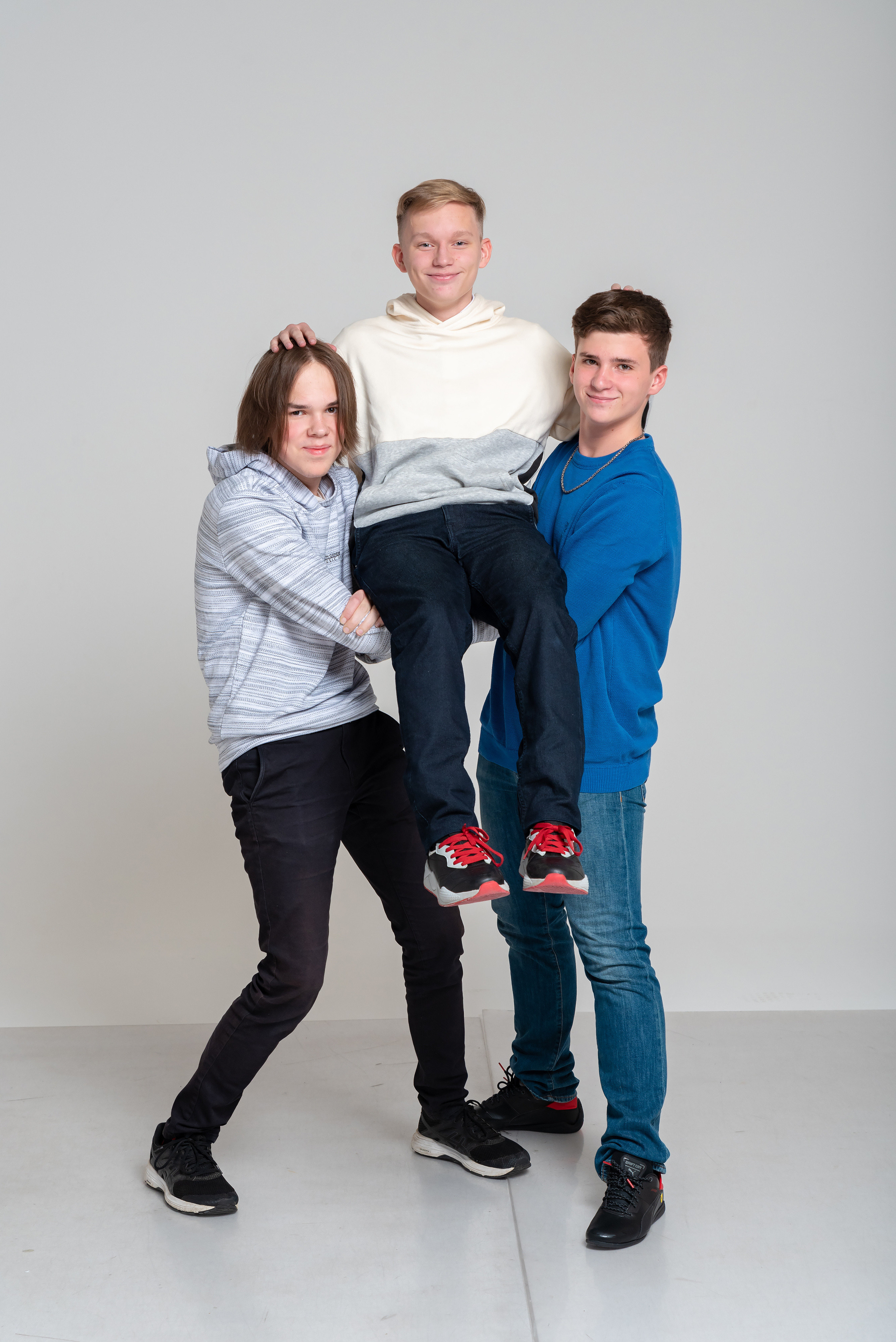 11 альфа. Выпускные альбомы для детских садов и школ