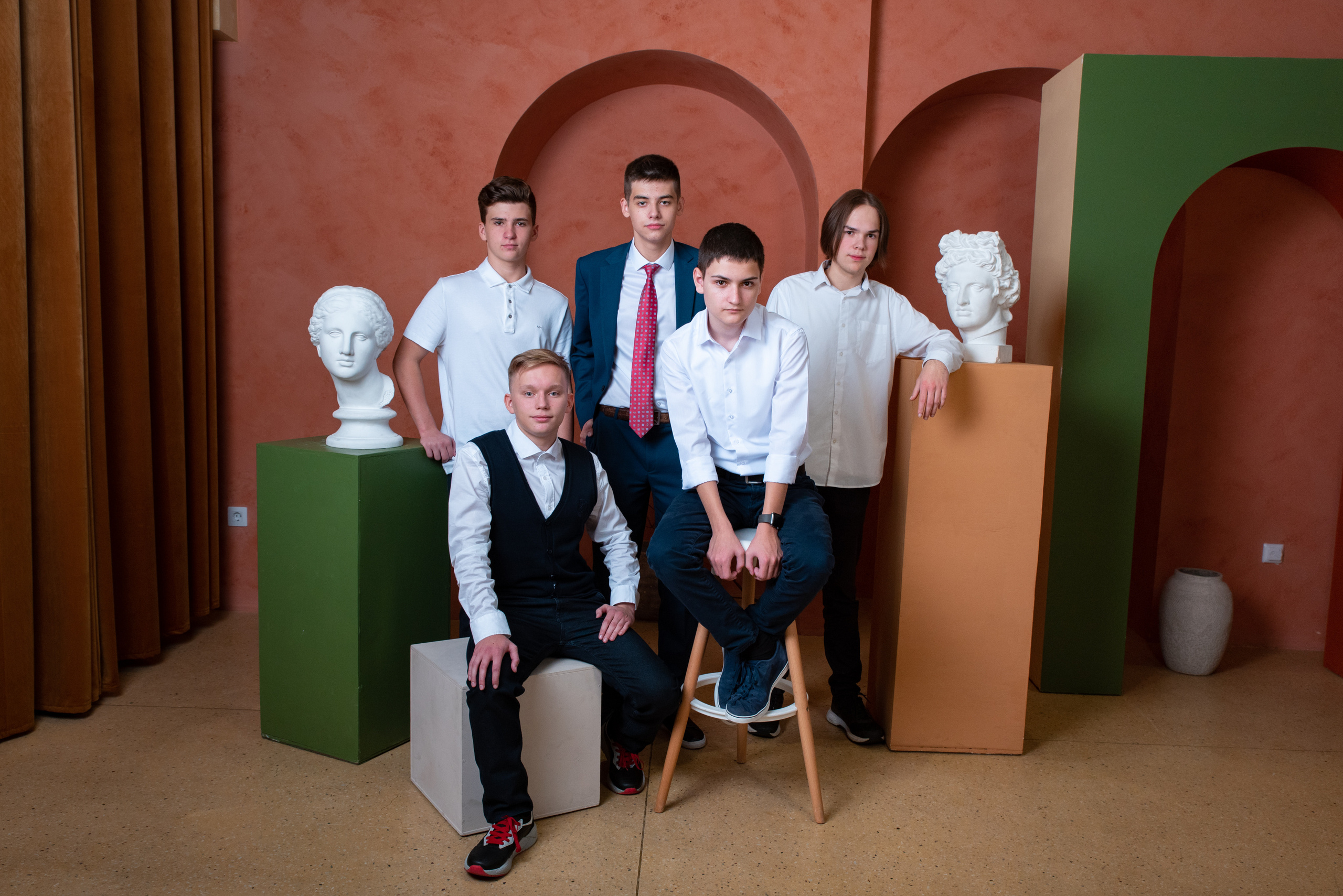 11 альфа. Выпускные альбомы для детских садов и школ