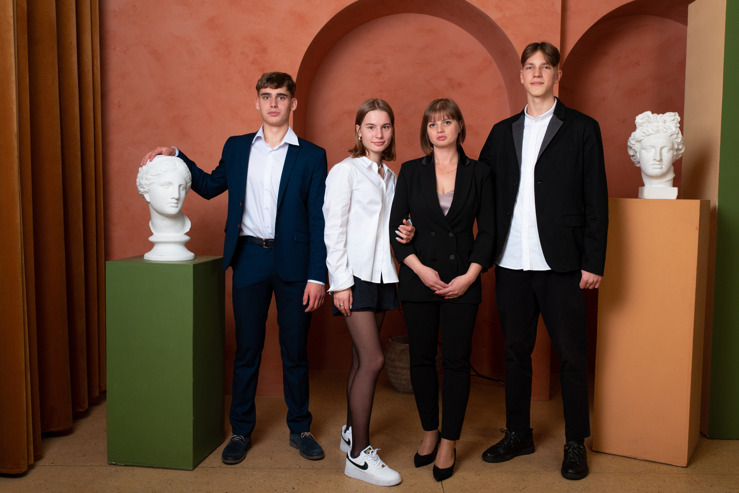 11 альфа. Выпускные альбомы для детских садов и школ