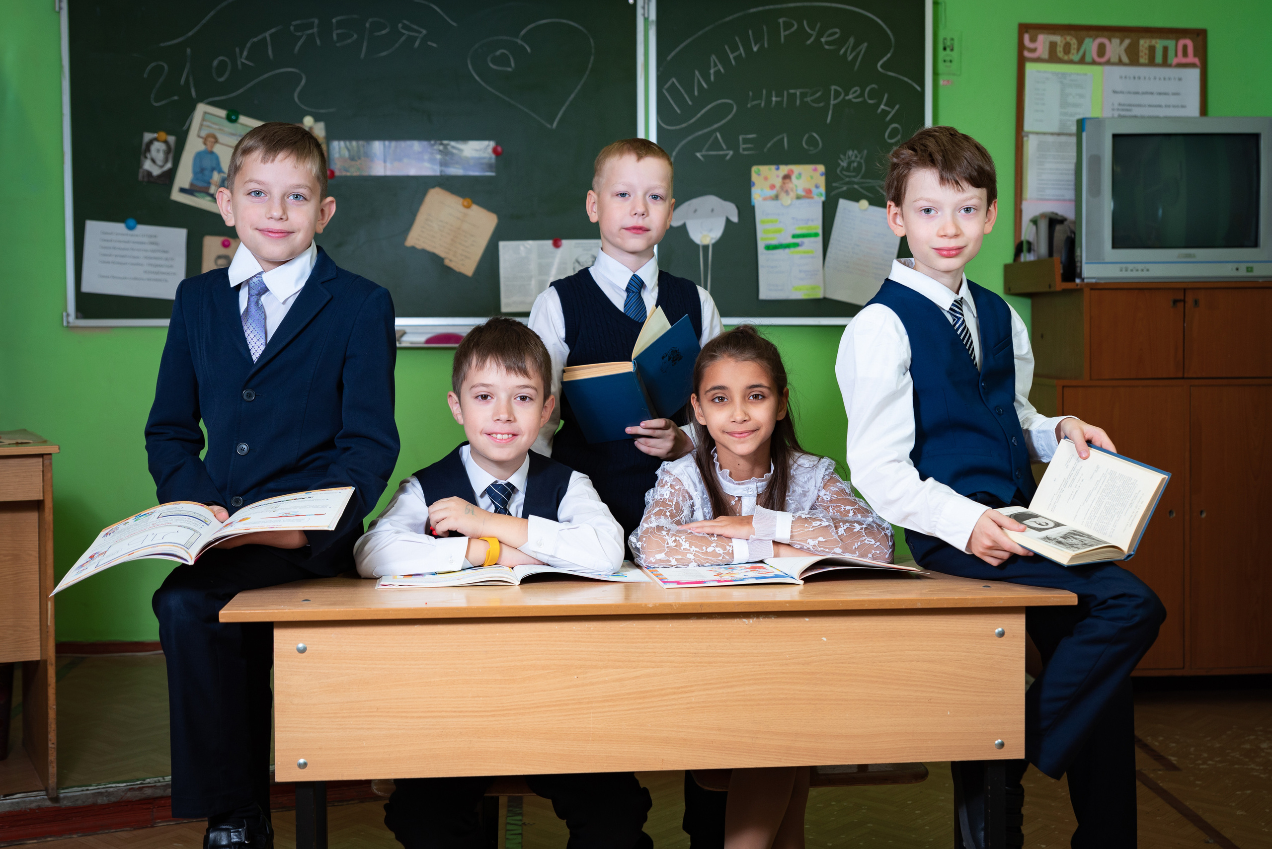 4 класс фотосессия в школе. Выпускные альбомы для детских садов и школ