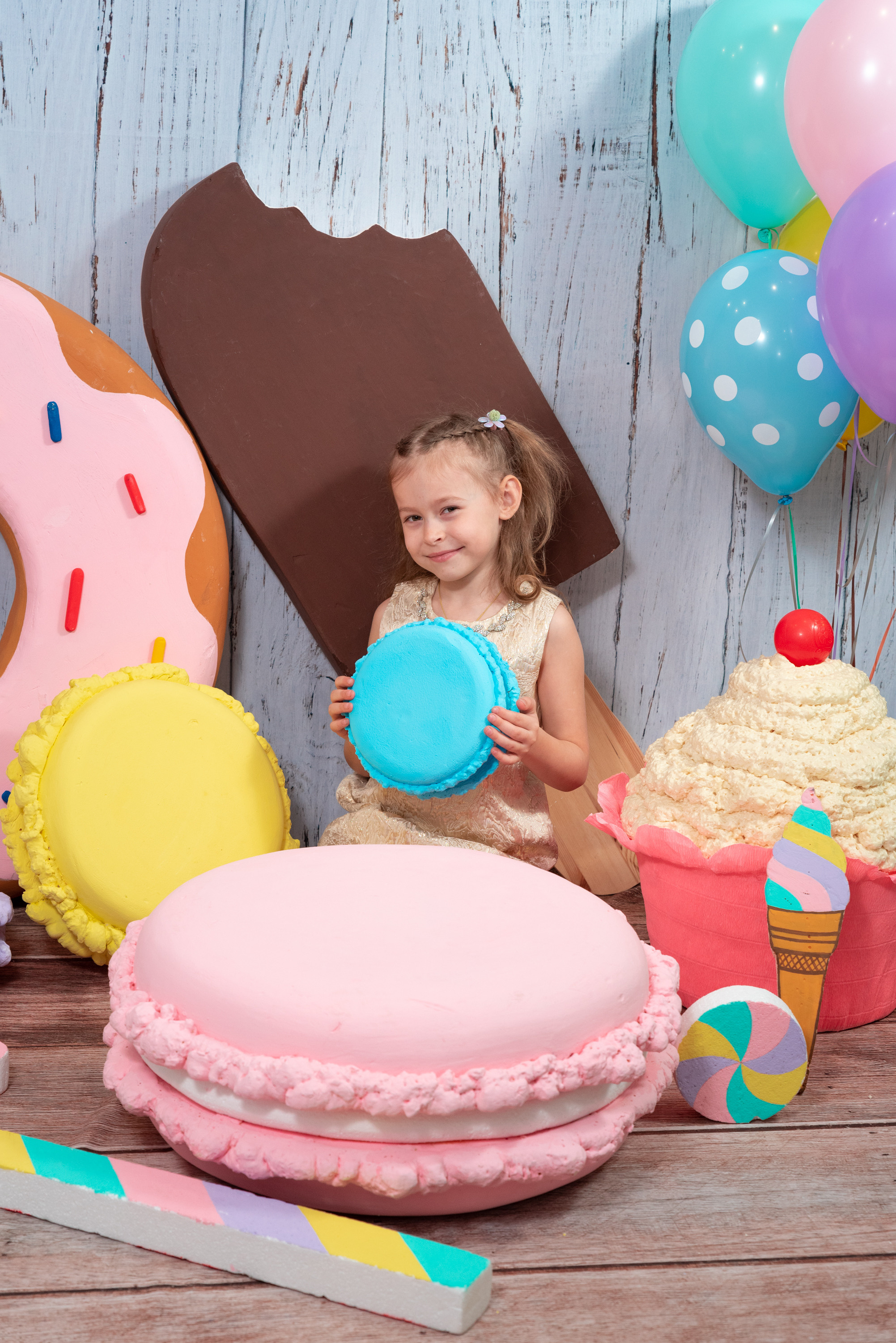 Выездная фотосессия ГИГАНСТКИЕ СЛАДОСТИ. Выпускные альбомы для детских садов и школ