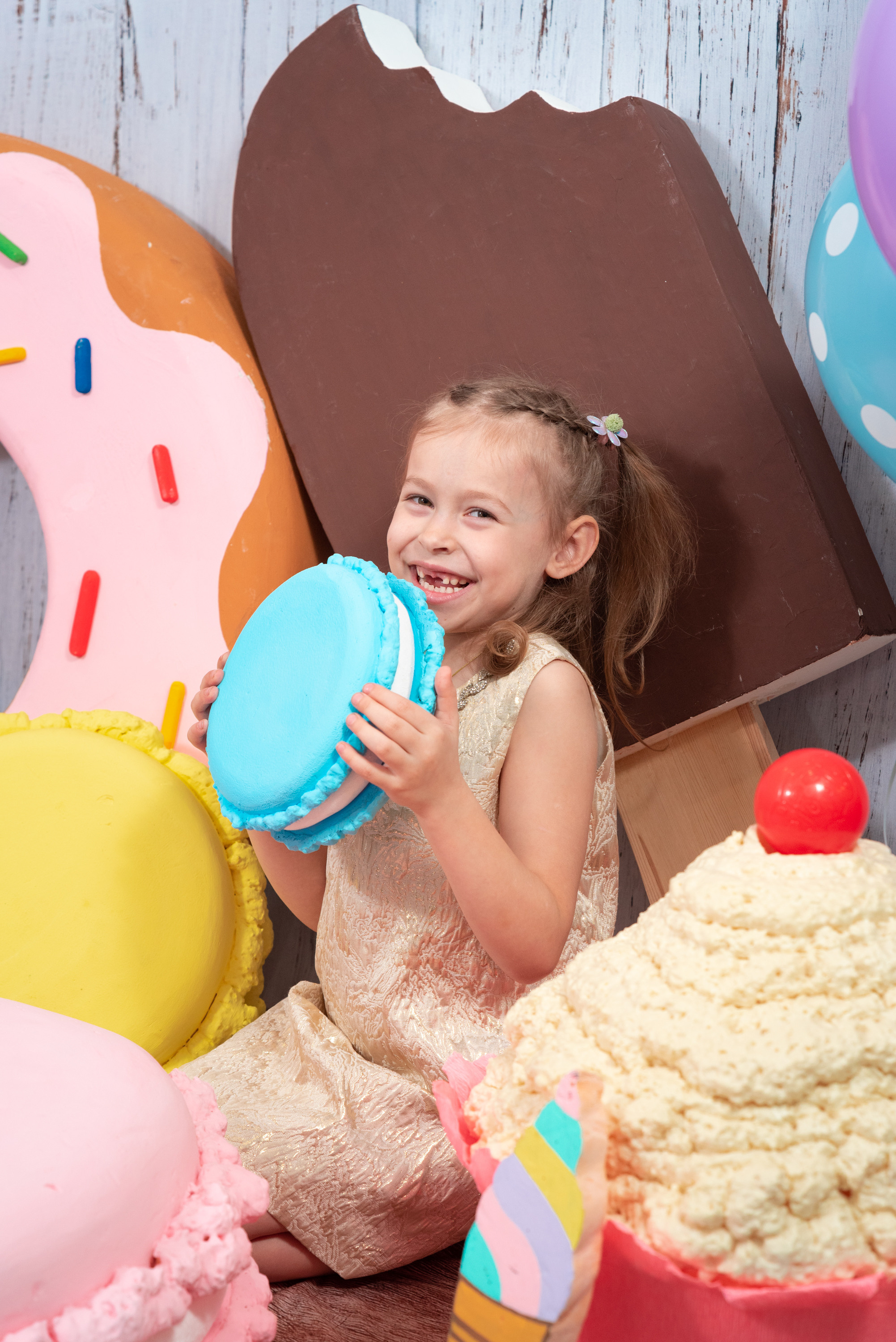 Выездная фотосессия ГИГАНСТКИЕ СЛАДОСТИ. Выпускные альбомы для детских садов и школ