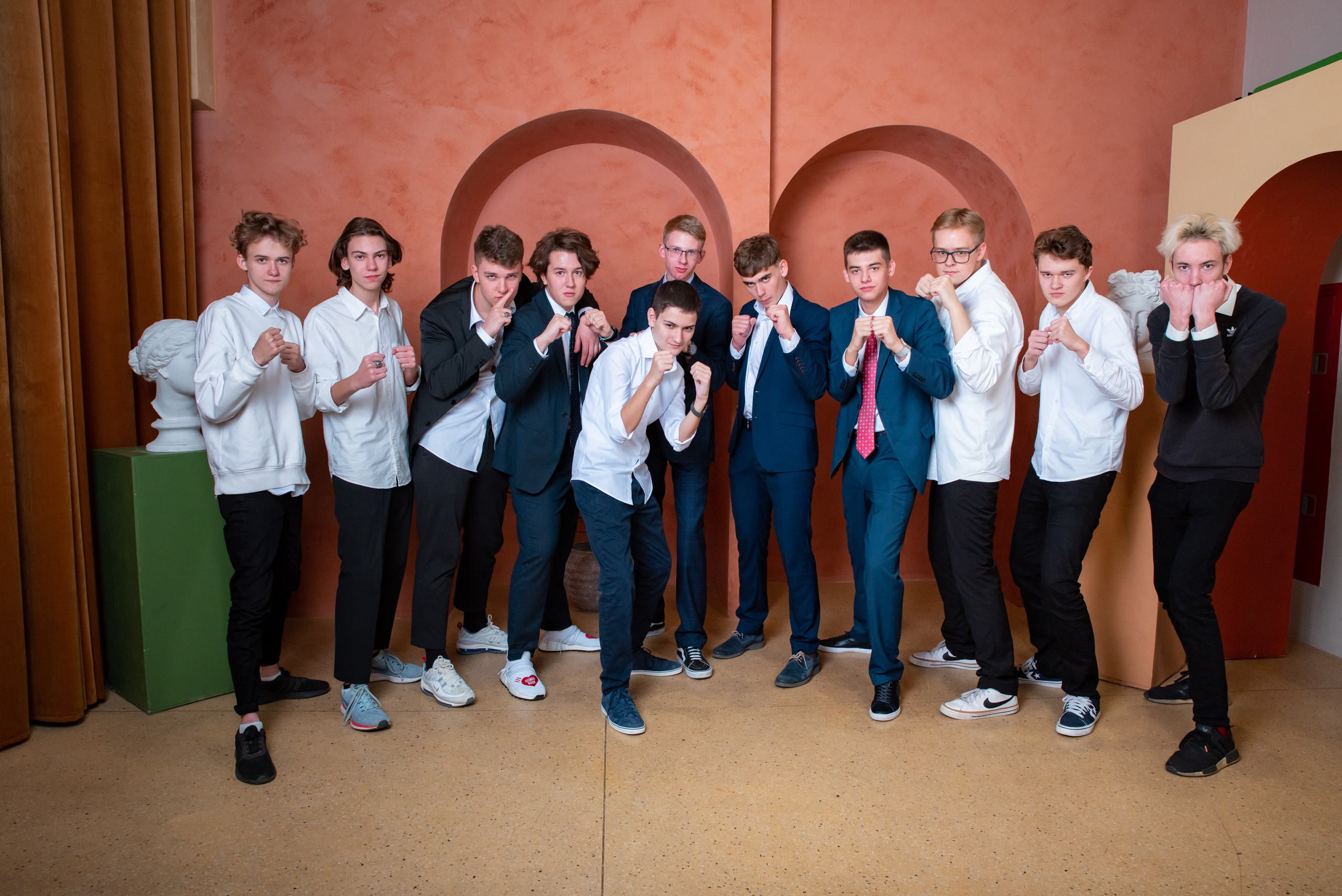 11 альфа. Выпускные альбомы для детских садов и школ