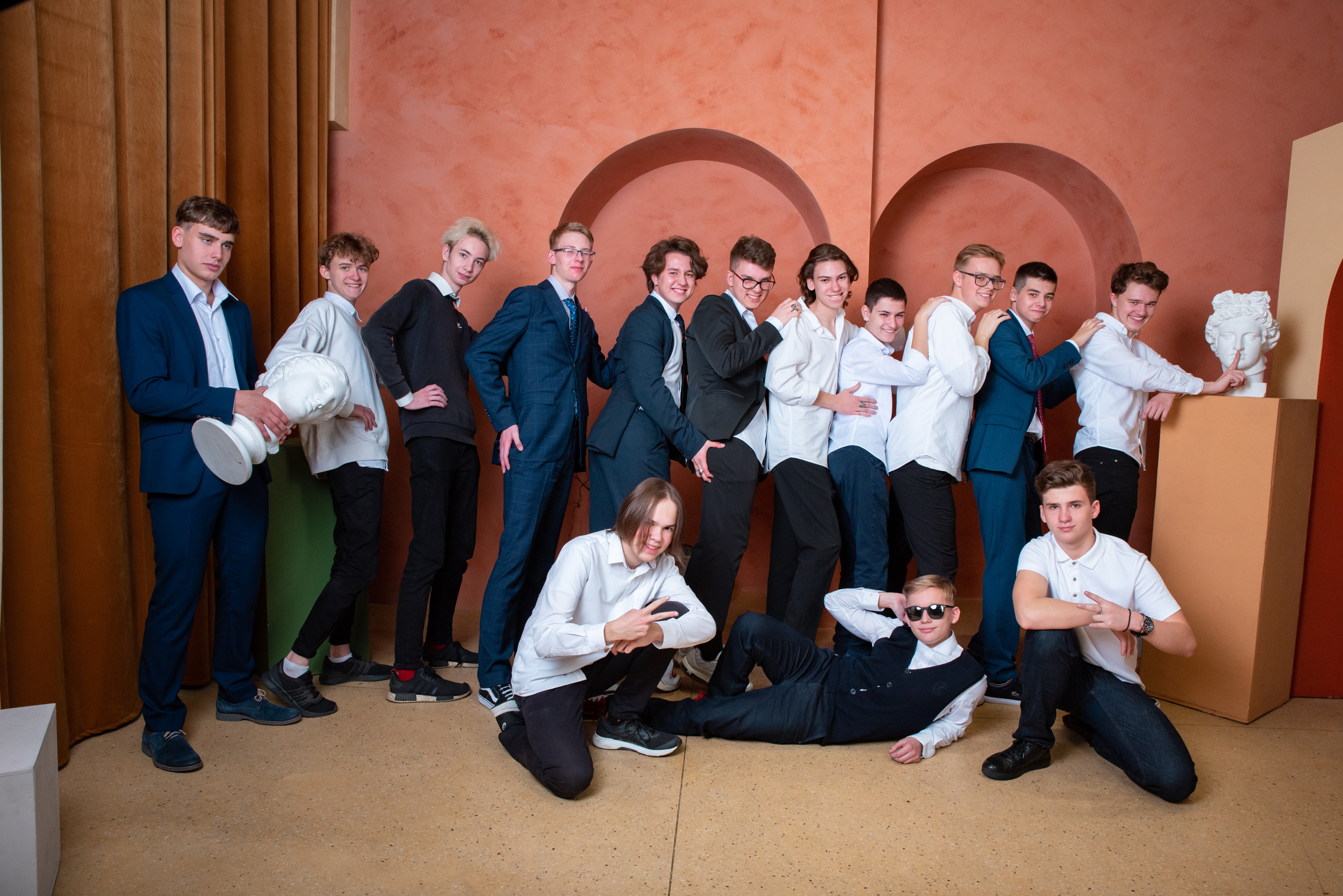 11 альфа. Выпускные альбомы для детских садов и школ