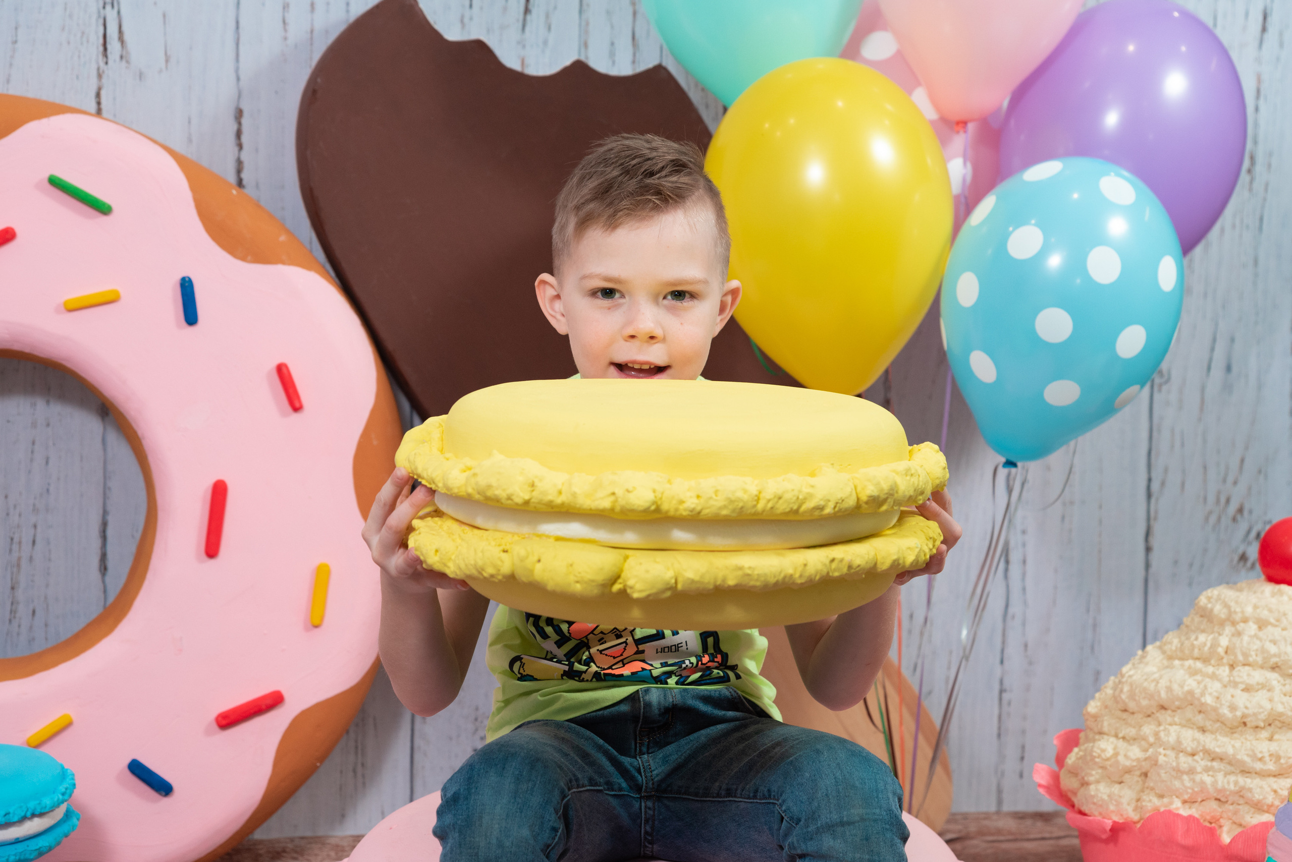 Выездная фотосессия ГИГАНСТКИЕ СЛАДОСТИ. Выпускные альбомы для детских садов и школ