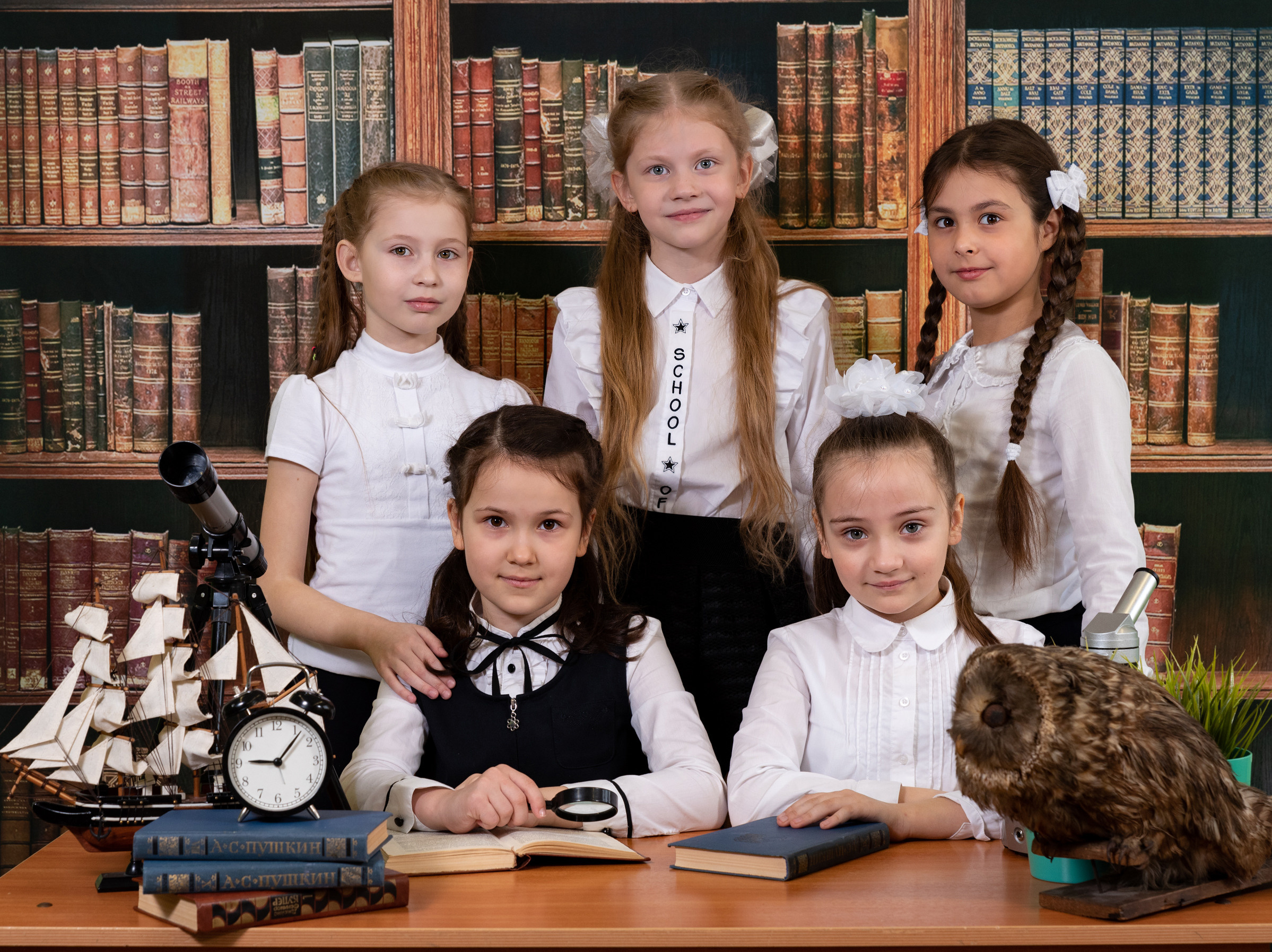 Выездная фотосессия 2 класс Библиотека. Выпускные альбомы для детских садов и школ