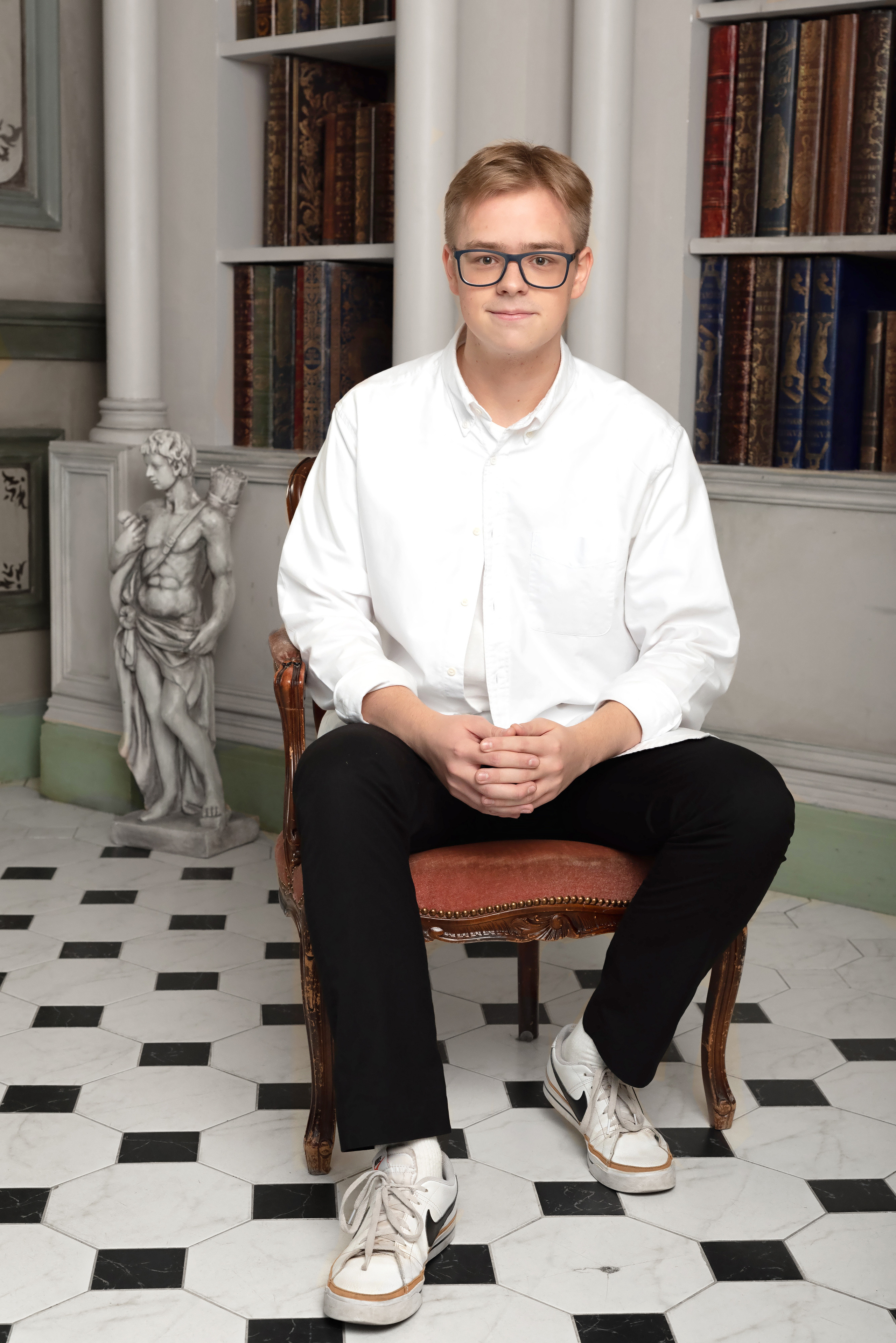 11 альфа. Выпускные альбомы для детских садов и школ