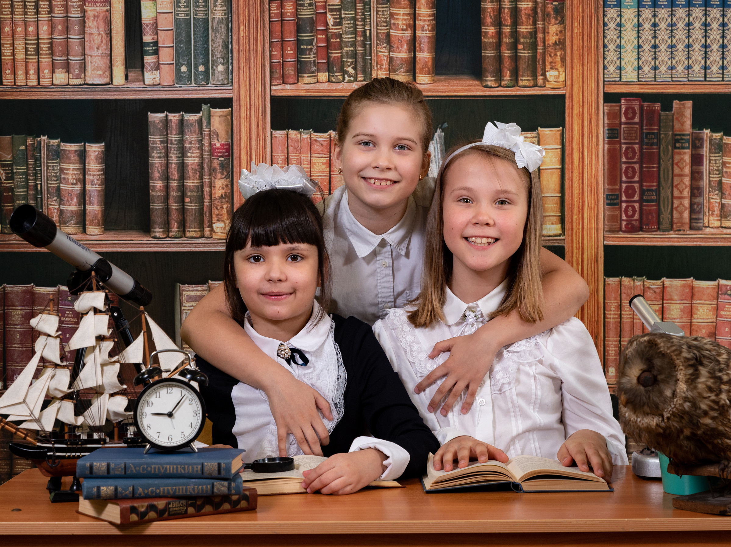 Выездная фотосессия 2 класс Библиотека. Выпускные альбомы для детских садов и школ