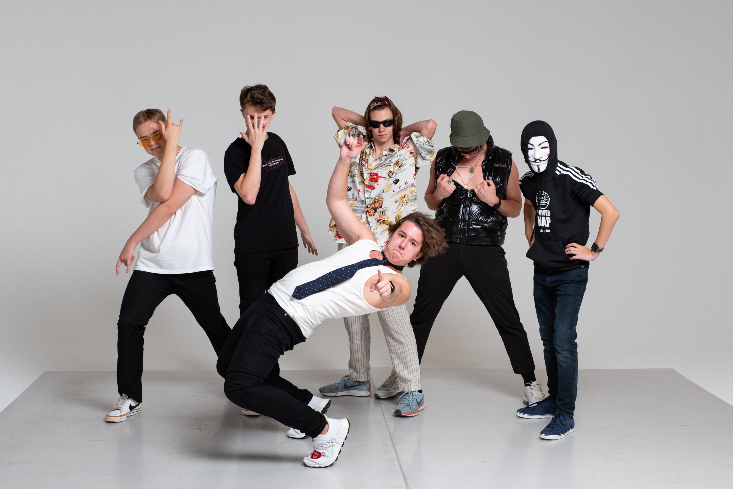 11 альфа. Выпускные альбомы для детских садов и школ