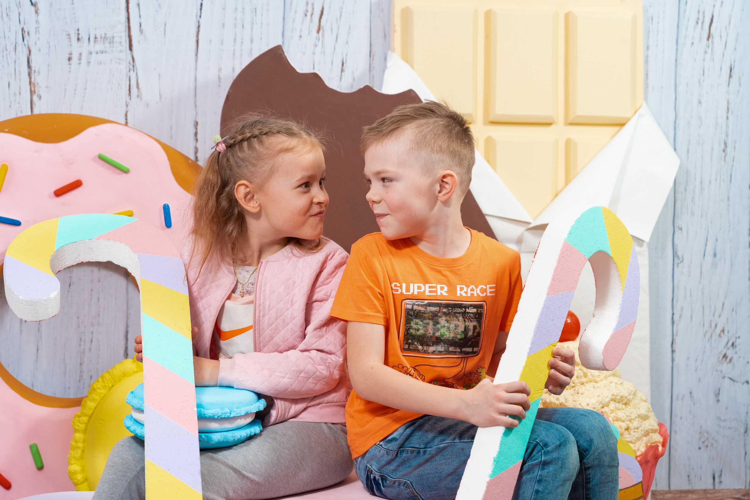 Выездная фотосессия ГИГАНСТКИЕ СЛАДОСТИ. Выпускные альбомы для детских садов и школ