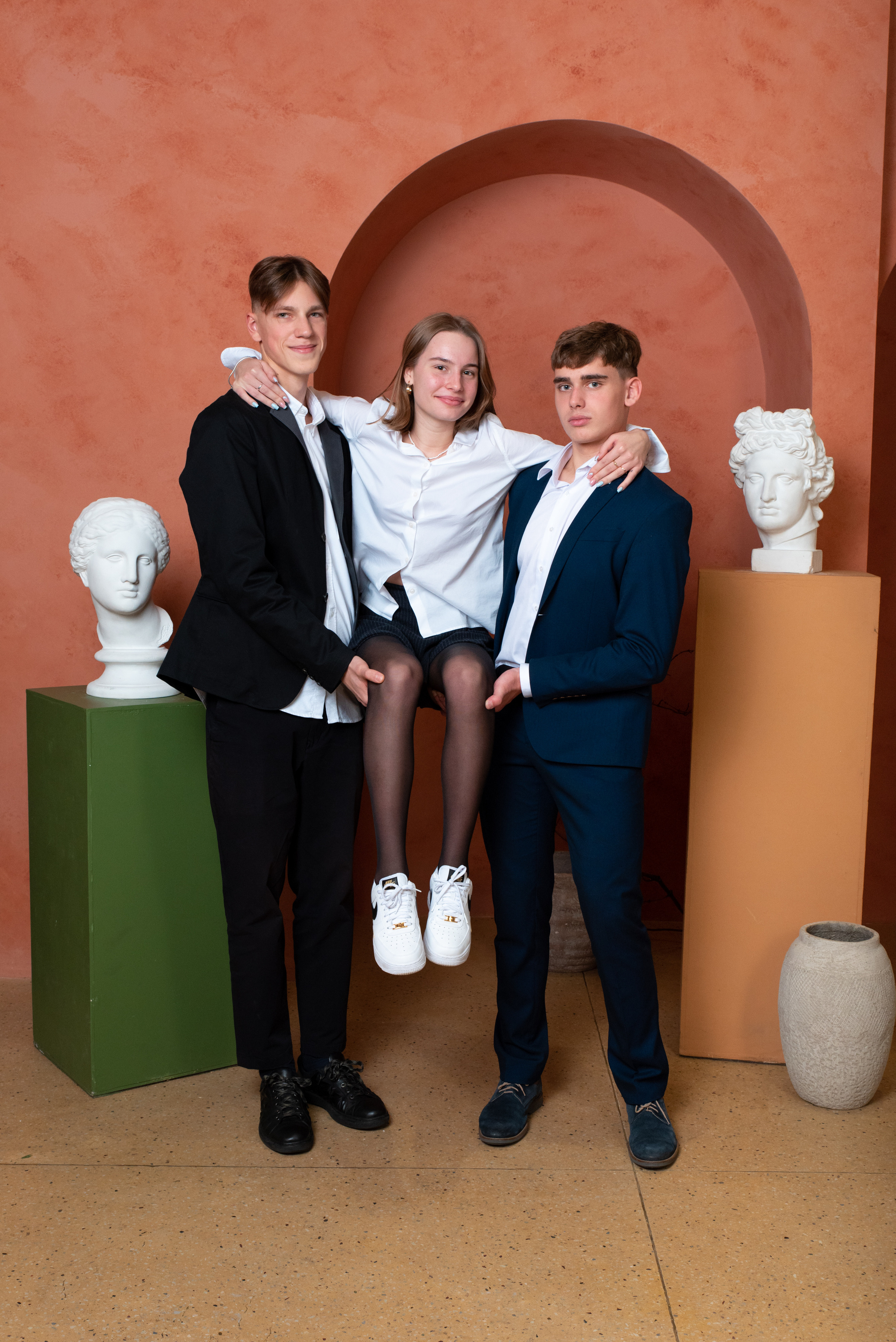 11 альфа. Выпускные альбомы для детских садов и школ