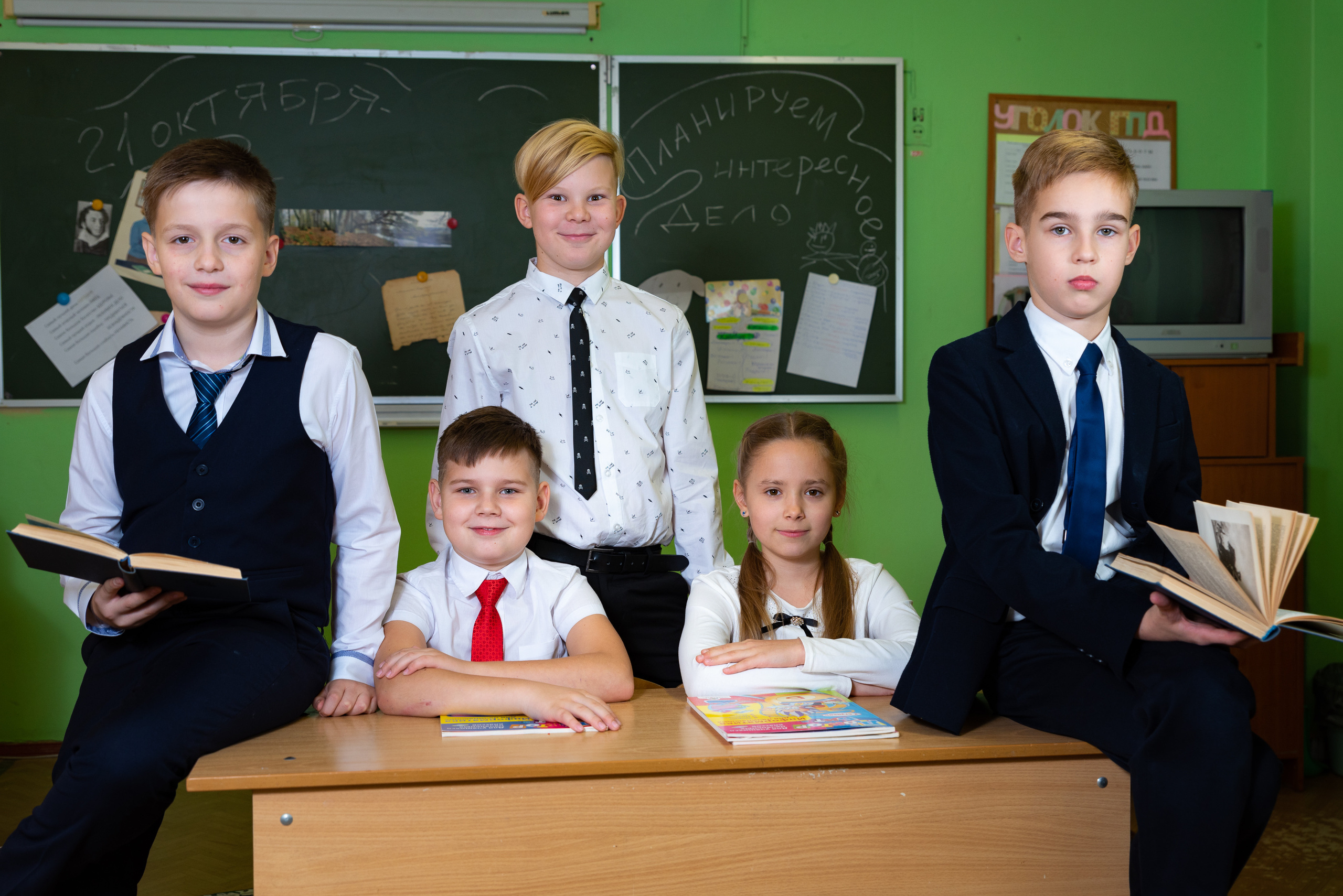 4 класс фотосессия в школе. Выпускные альбомы для детских садов и школ