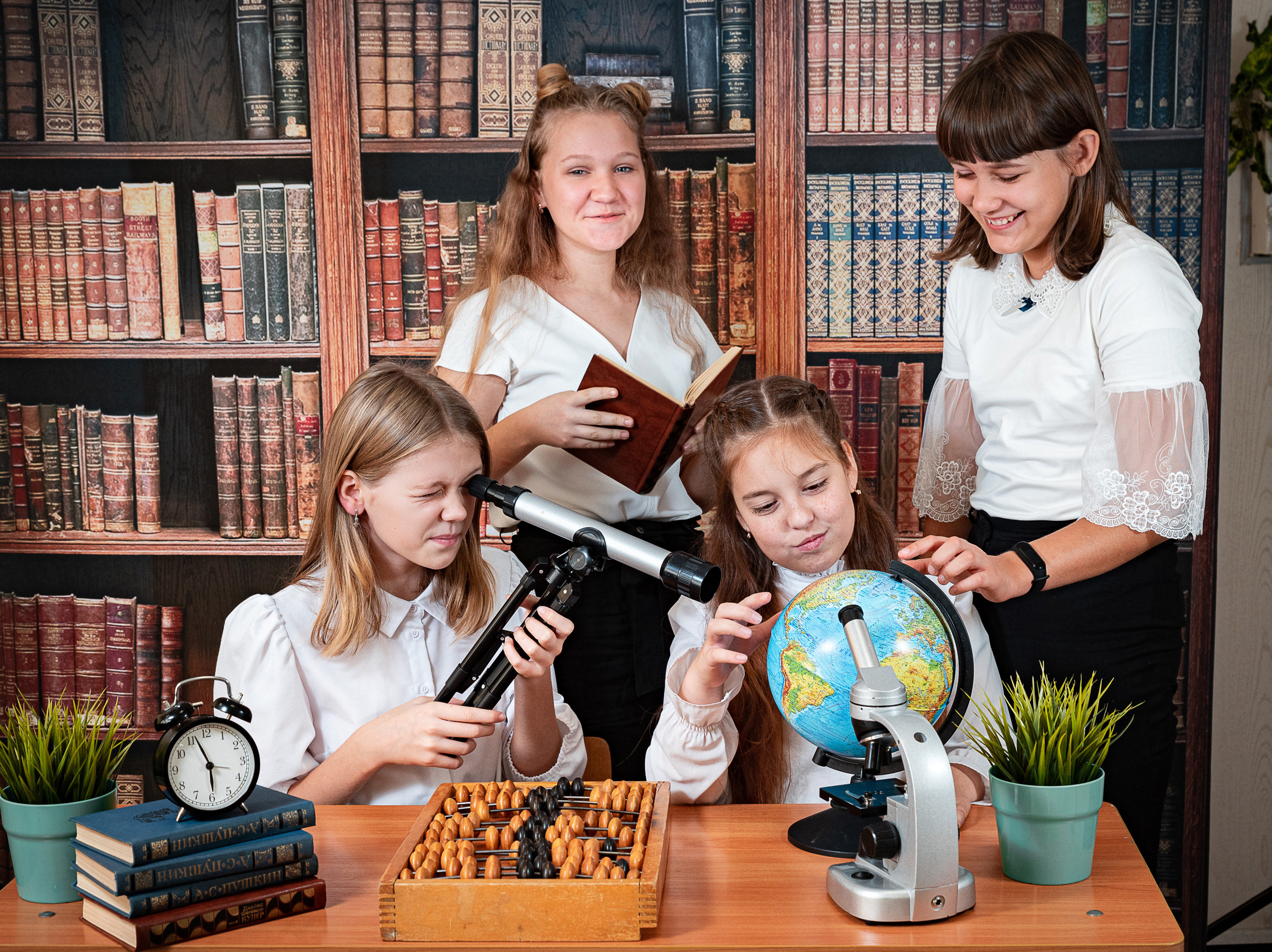 Выездная фотосессия 6 класс Библиотека. Выпускные альбомы для детских садов и школ