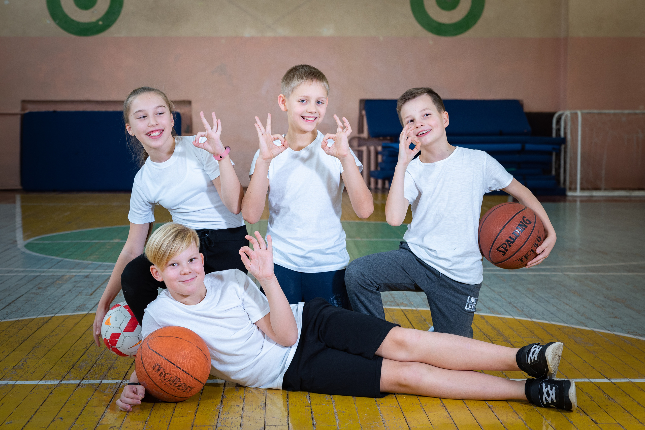 4 класс фотосессия в школе