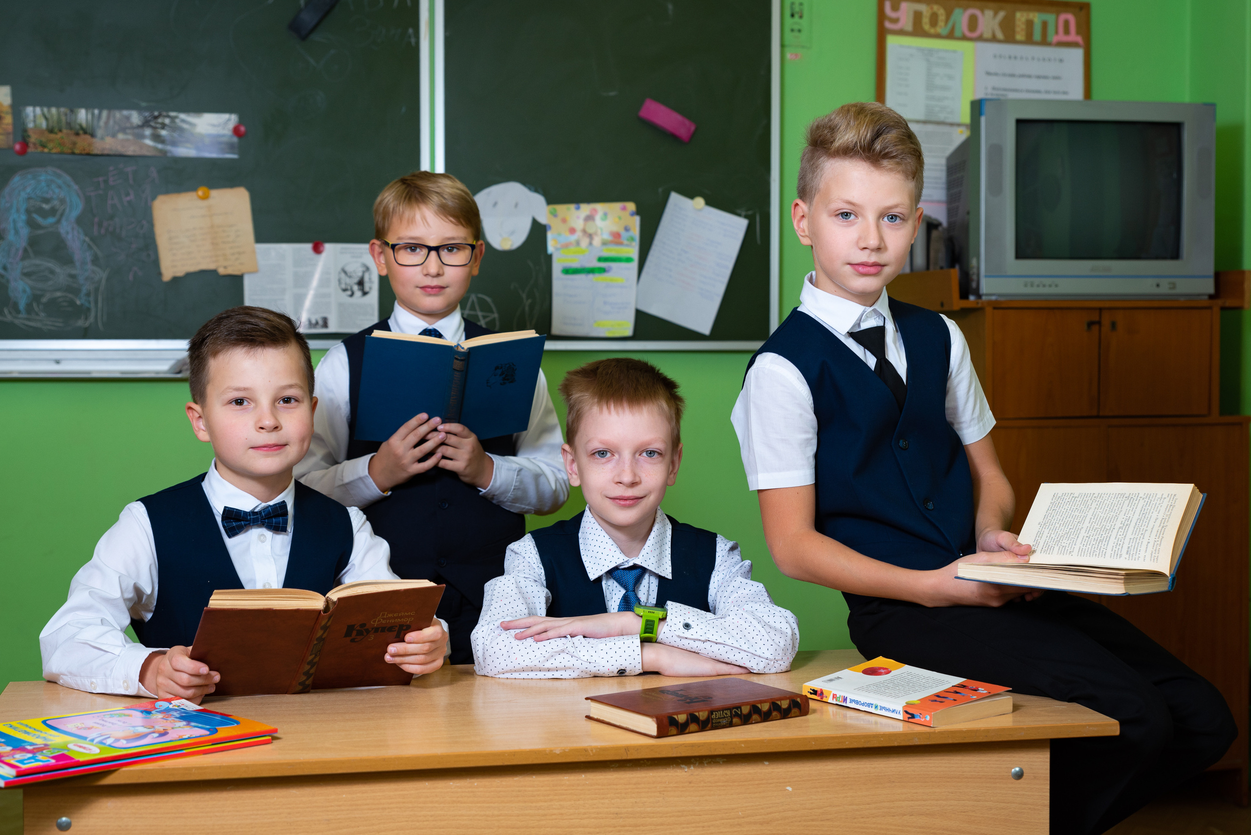 4 класс фотосессия в школе. Выпускные альбомы для детских садов и школ