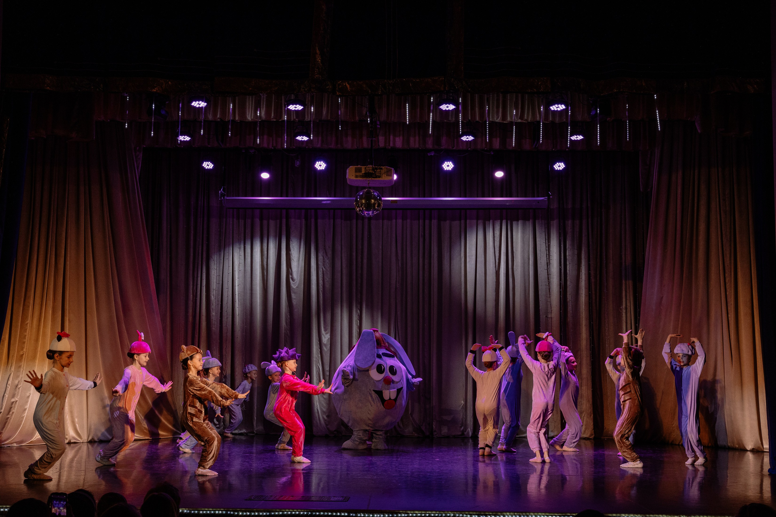 Сибирские узоры ДК Ефремова. Фотограф Юлия Мальцева