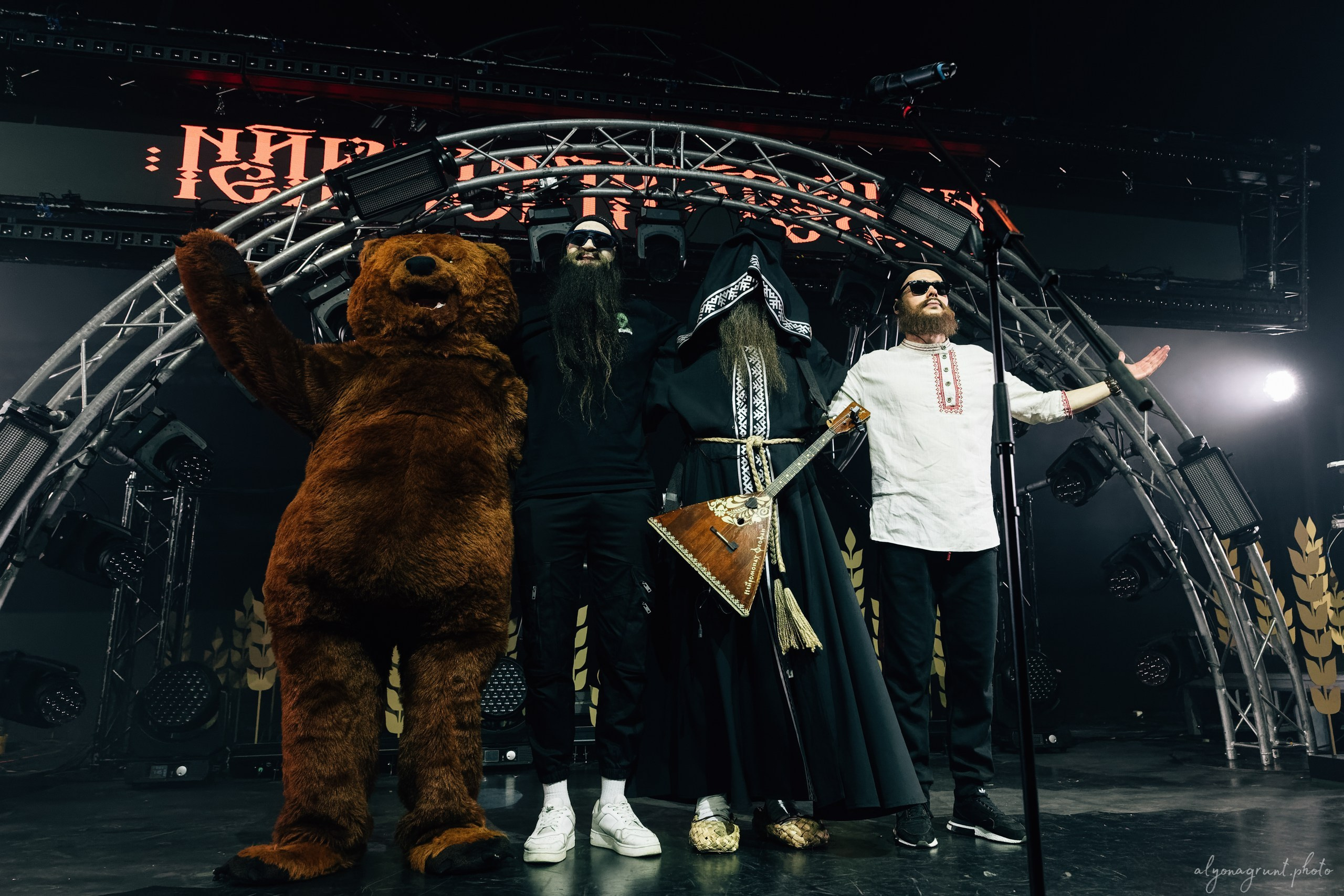 Концерт группы Нейромонах Феофан, фоторепортаж СПб, BASE SPB, 11.04.2025. Алена Адрианова: фотограф в Санкт-Петербурге