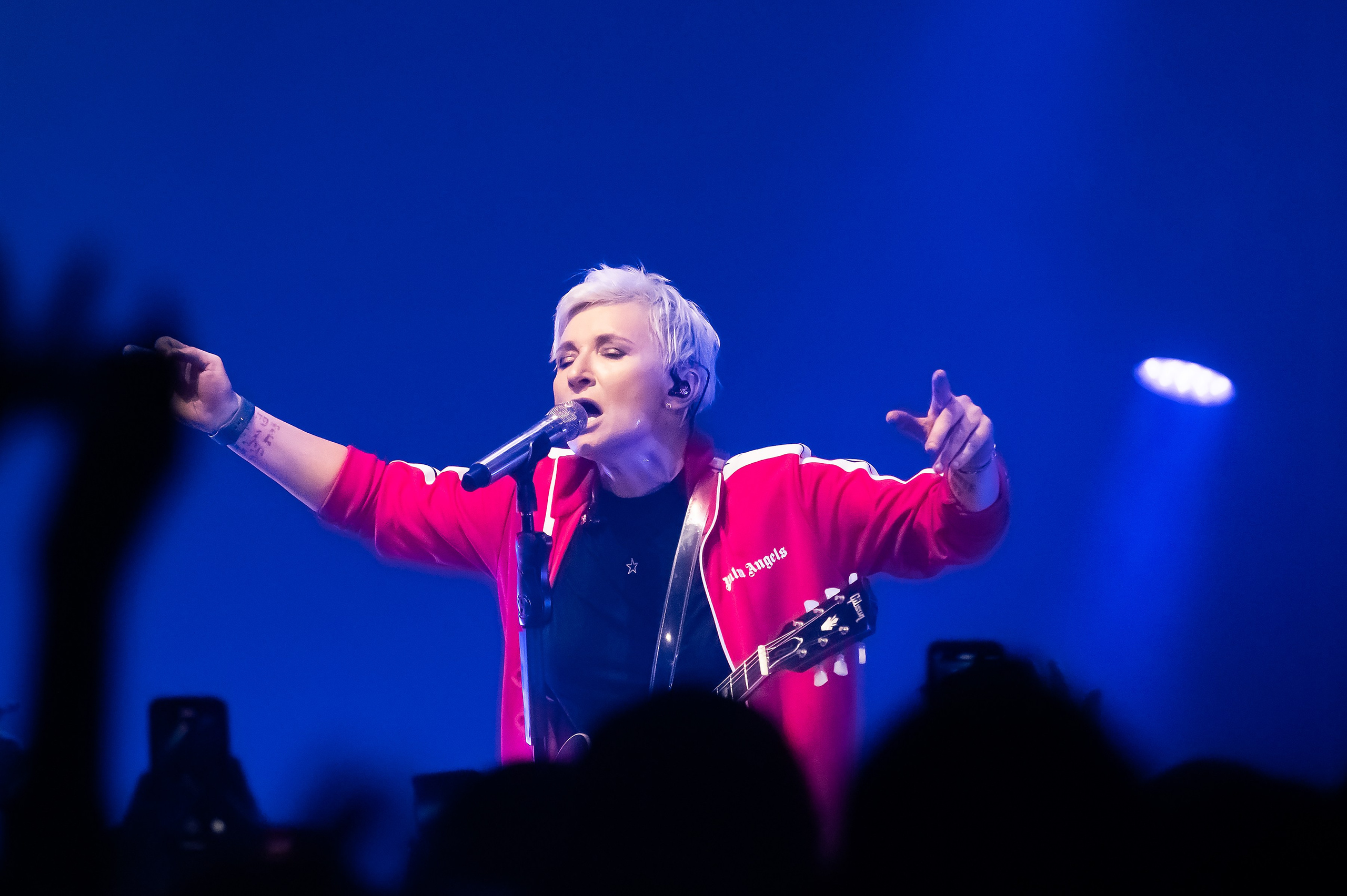 Концерт Арбениной. Репортажный, семейный и детский фотограф в Пензе и Заречном Арина Ермилова. Картины барельеф на заказ