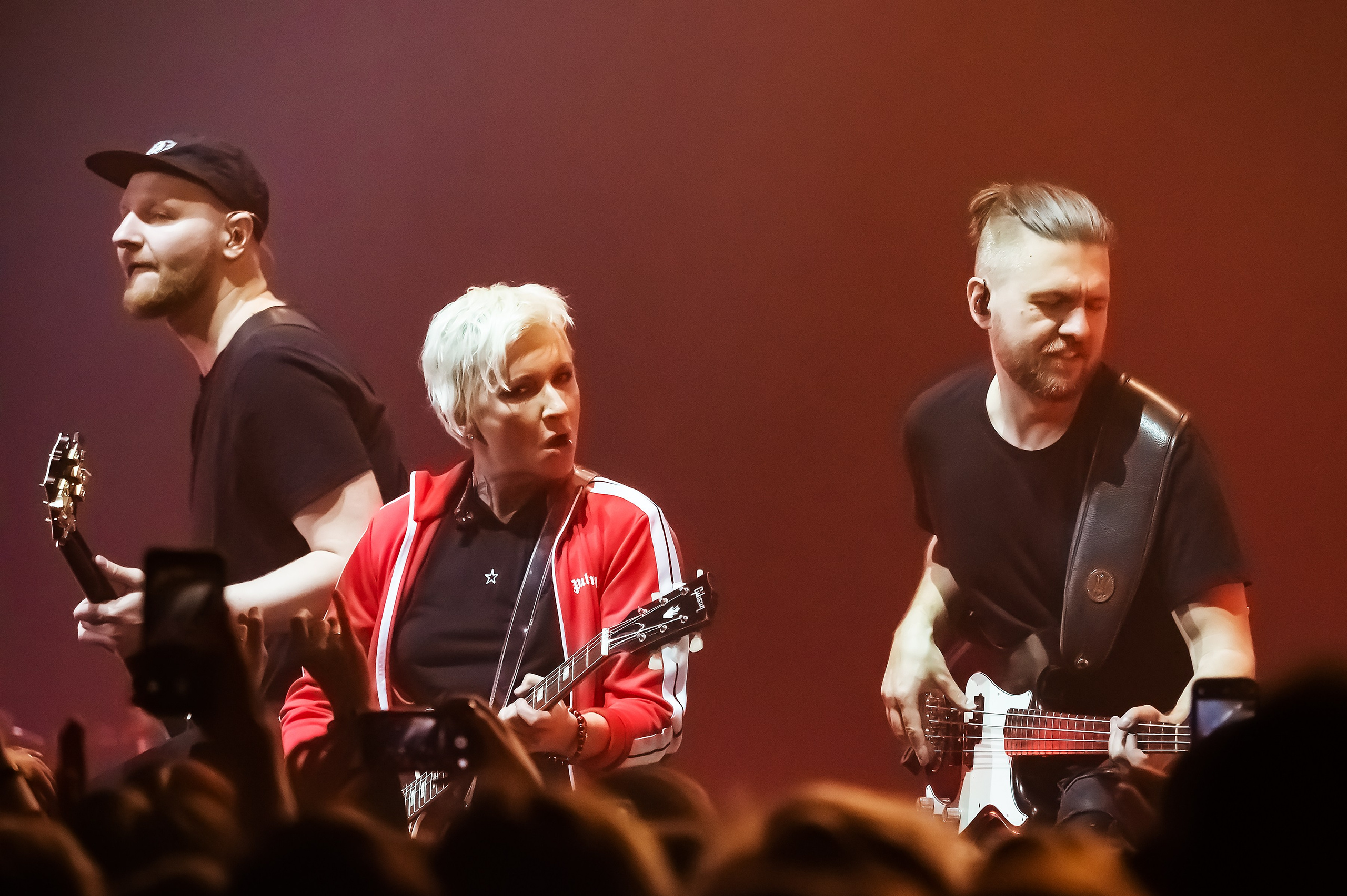 Концерт Арбениной. Репортажный, семейный и детский фотограф в Пензе и Заречном Арина Ермилова. Картины барельеф на заказ