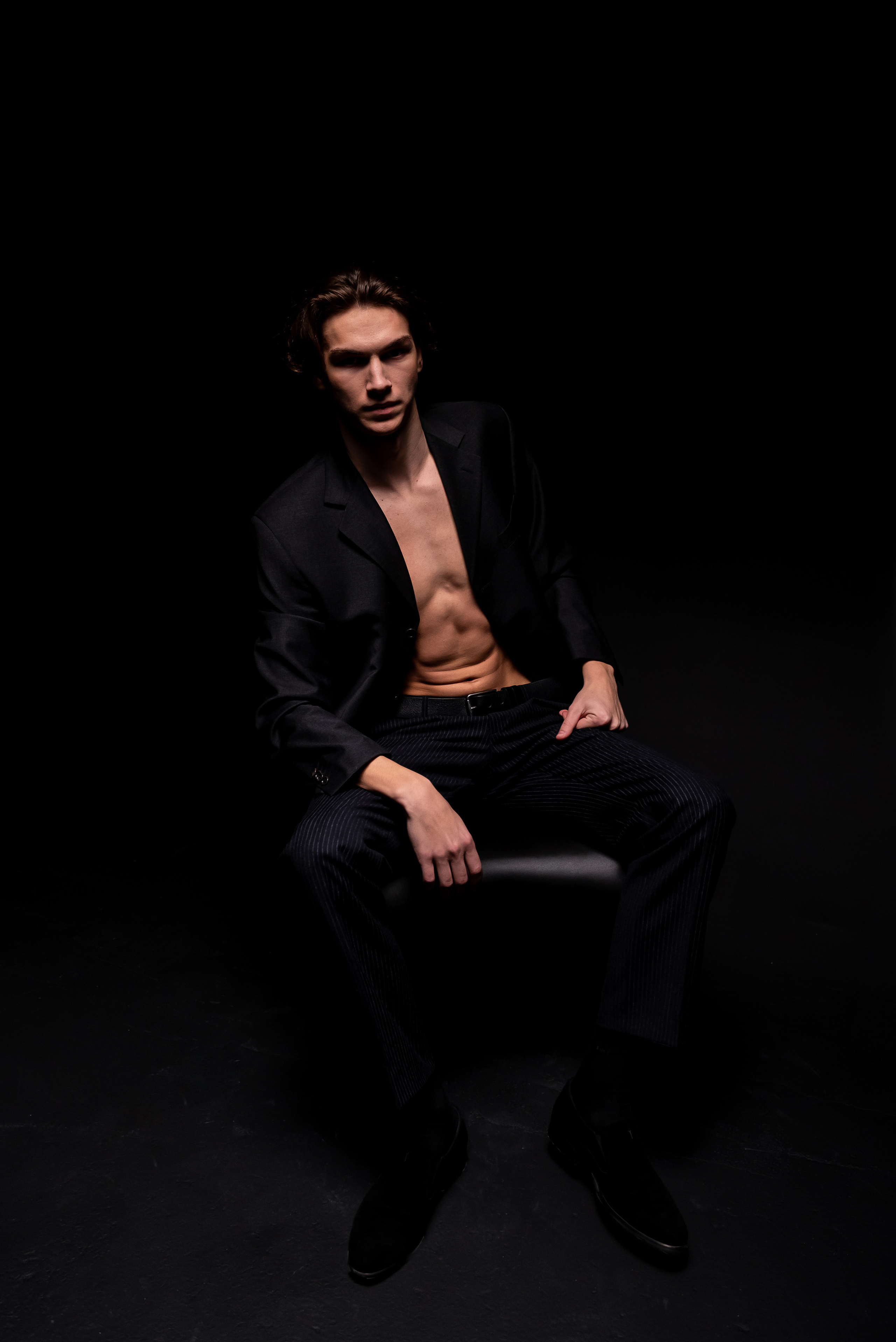 Фотосессия в фотостудии новосибирск, фотосессия в студии, фотосессия на черной циклорамме, креативная фотосессия, фотограф новосибирск, фотосессия новосибирск, заказать фотографа в новосибирске, портретный фотограф новосибирск, мужской фотограф новосибирск, фото Юлия Туманова, портретное фото, креативный фотограф, организация фотосессии,  мужская фотосессия, фэшн фотосессия, фотосессия для мужчины, фотосессия для эксперта, фотосессия для бренда, рекламная фотосессия