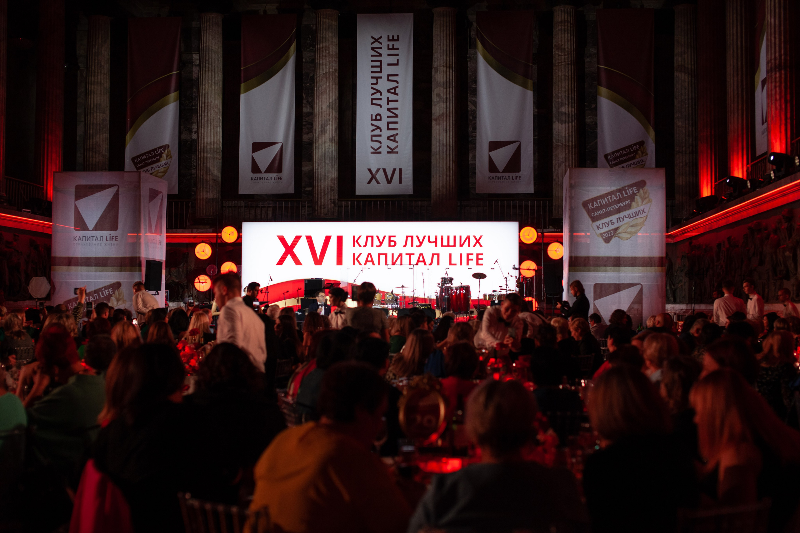 Капитал Life — Клуб Лучших в СПб. Двойняшки-фотографы Анна и Анастасия в Санкт-Петербурге