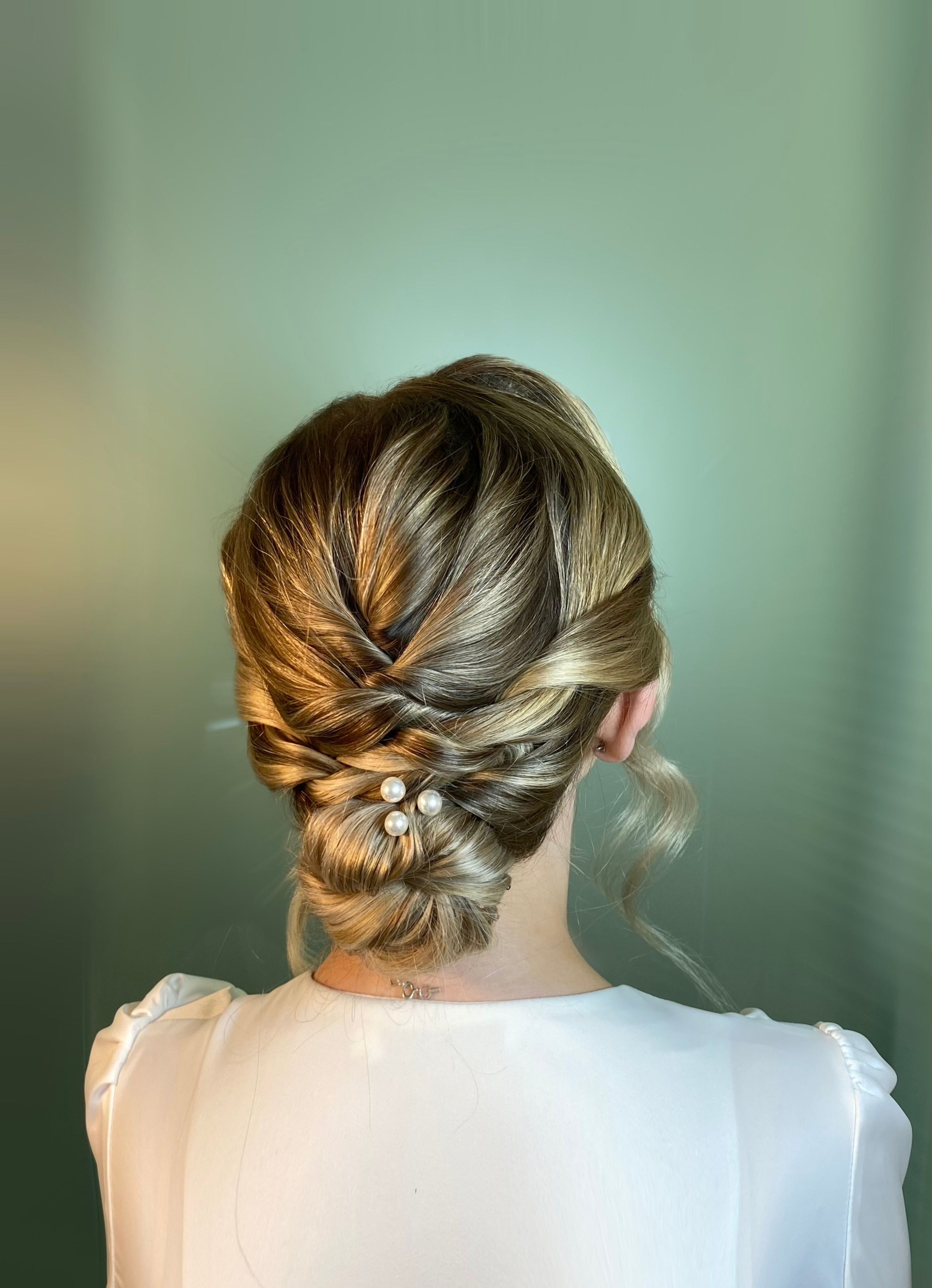 УКЛАДКА ВОЛОС ПРИЧЕСКИ В МОСКВЕ. СВАДЕБНЫЙ ВИЗАЖИСТ-СТИЛИСТ В МОСКВЕ ПРИЧЕСКИ МАКИЯЖ БРОВИ ВЫЕЗД