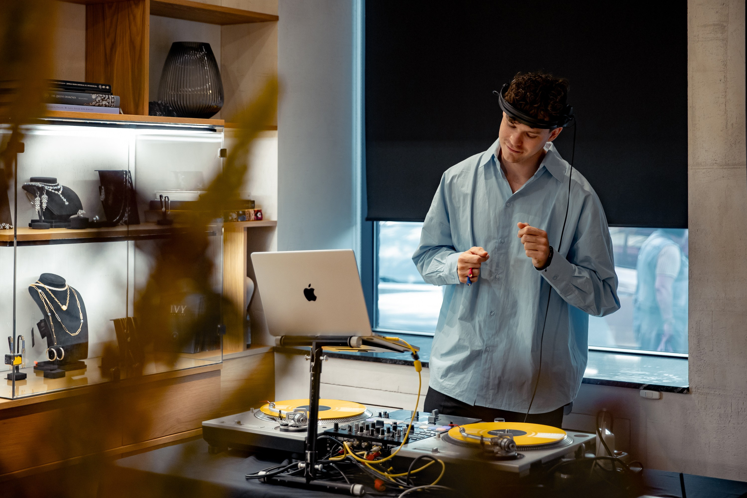 Презентация коллекции цветных драгоценностей в Le Noir. Главная