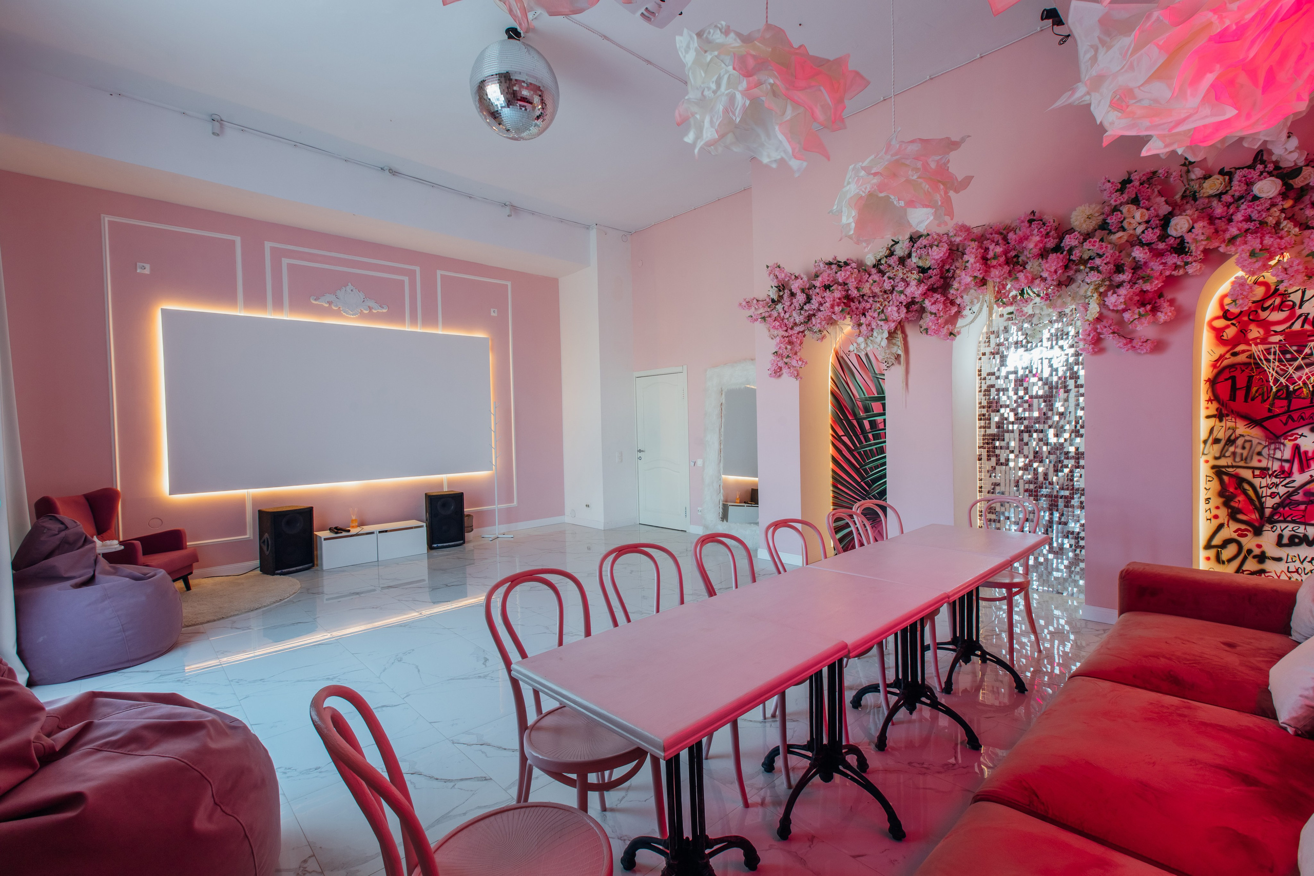 Барби (лето). Аренда лофта в СПб для мероприятий
