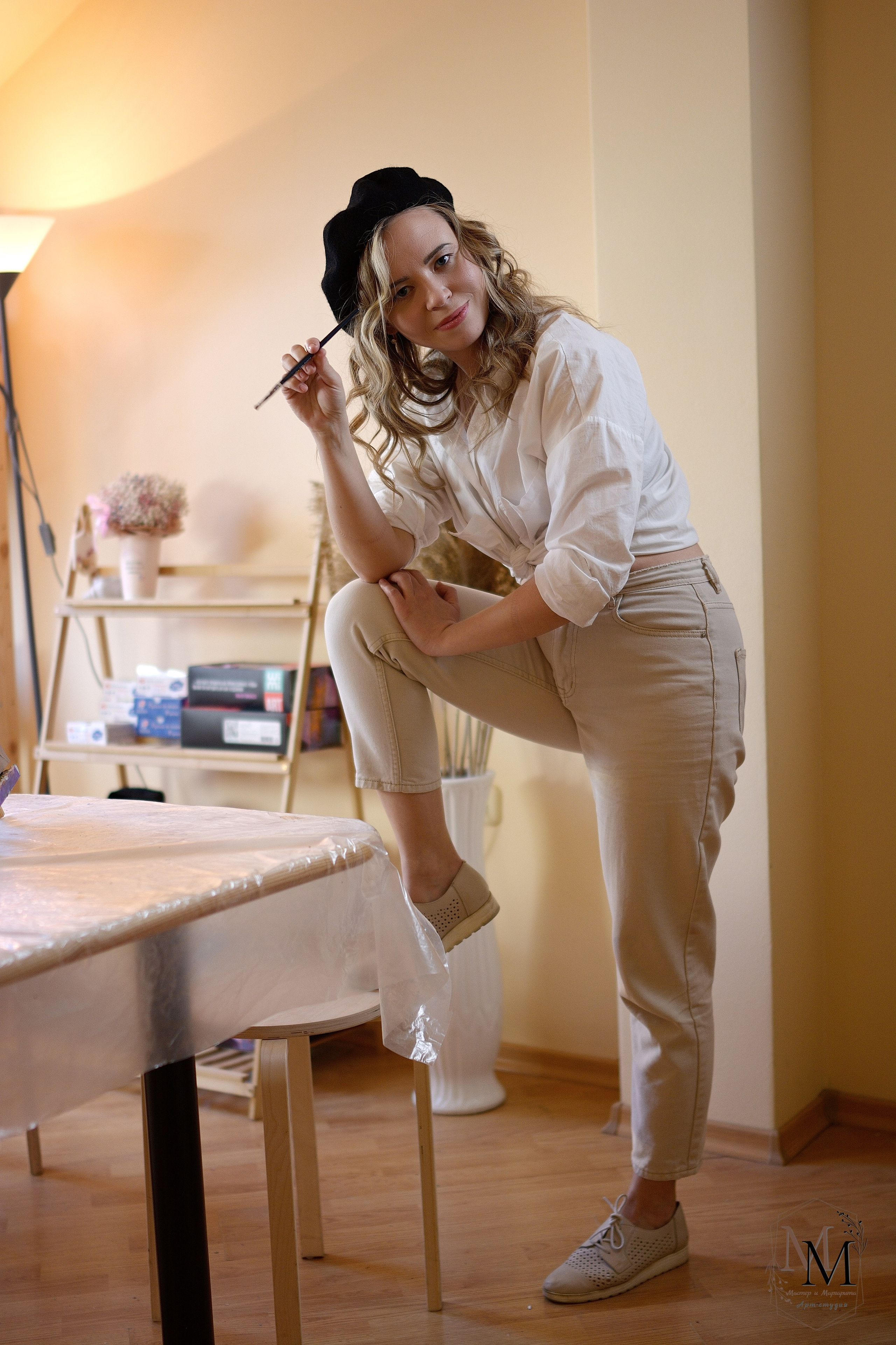 Фотосессия в жудожественной арт-студии. Арт-студия «Мастер и Маргарита». Портретная фотосъемка. Портрет. Арт. Художники. Фотограф Дмитрий Кищенко. Фотосессии в Сызрани.