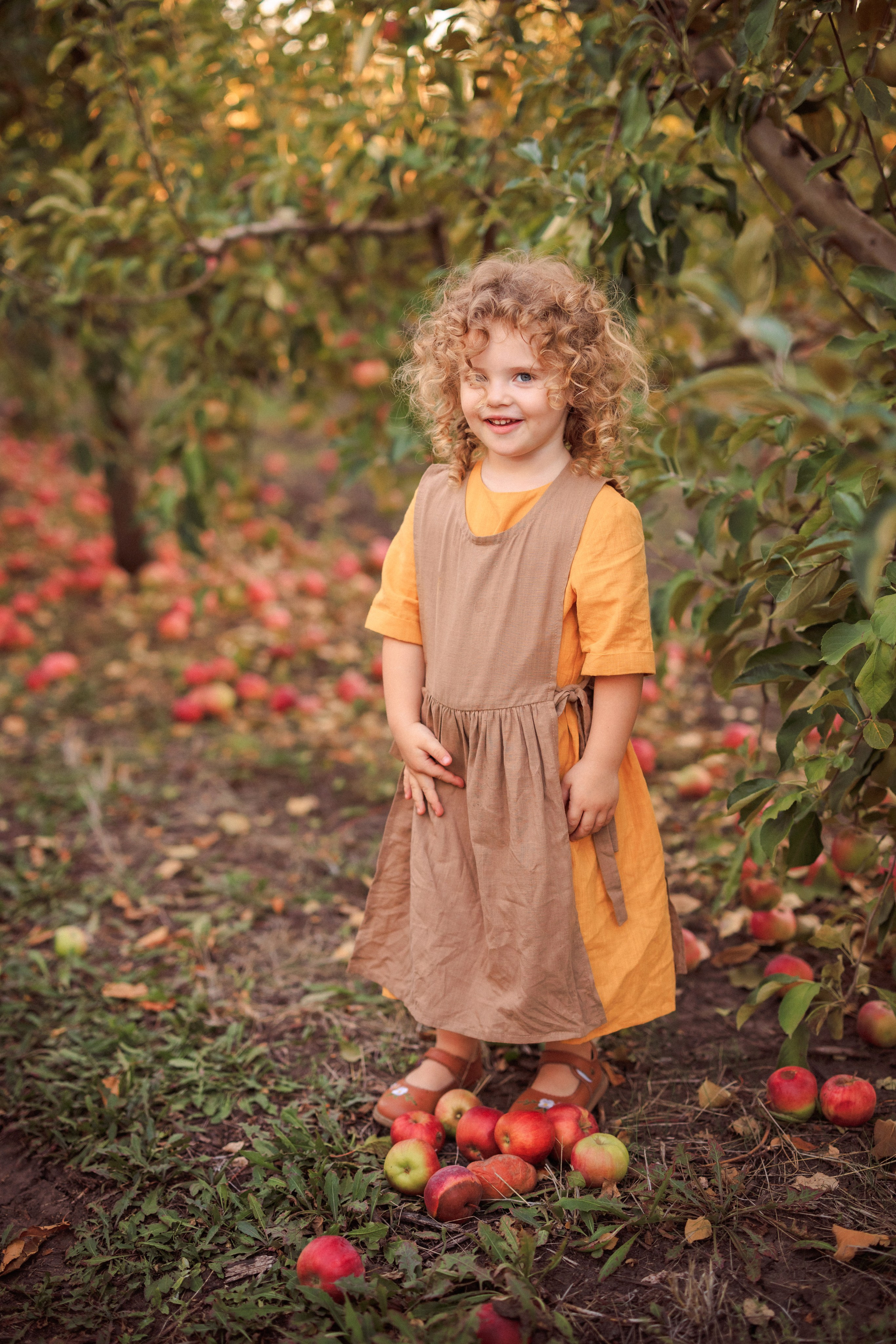 Семейная фотосессия в Яблоневом саду. Семейный и детский фотограф в Краснодаре Анна Трашкова