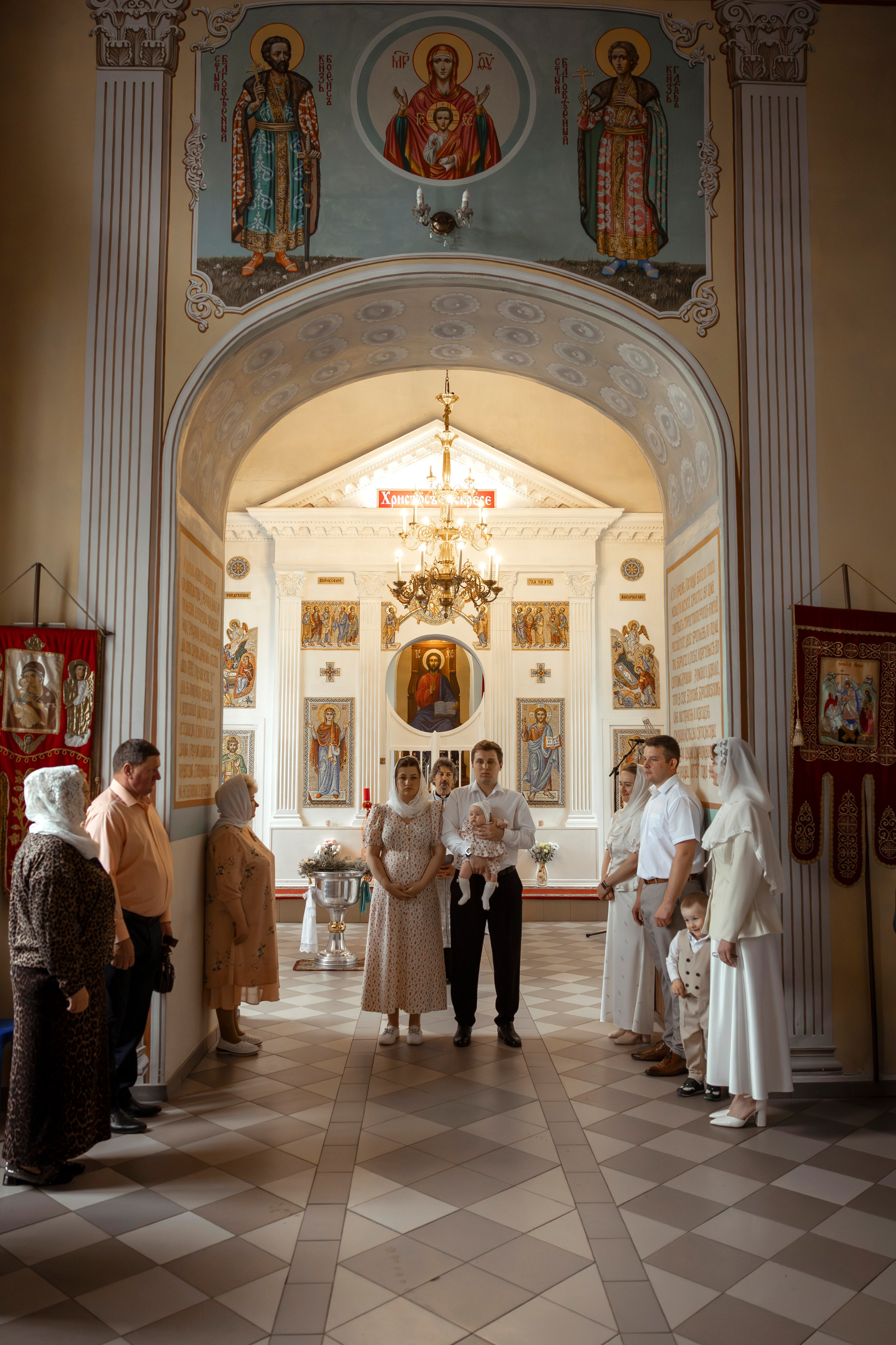 Таинство Крещения младенца в храме свв. Бориса и Глеба в Белкино (г.Обниск, Калужская обл.). Надежда Стар семейный и церковный фотограф в Жукове и Калужской области