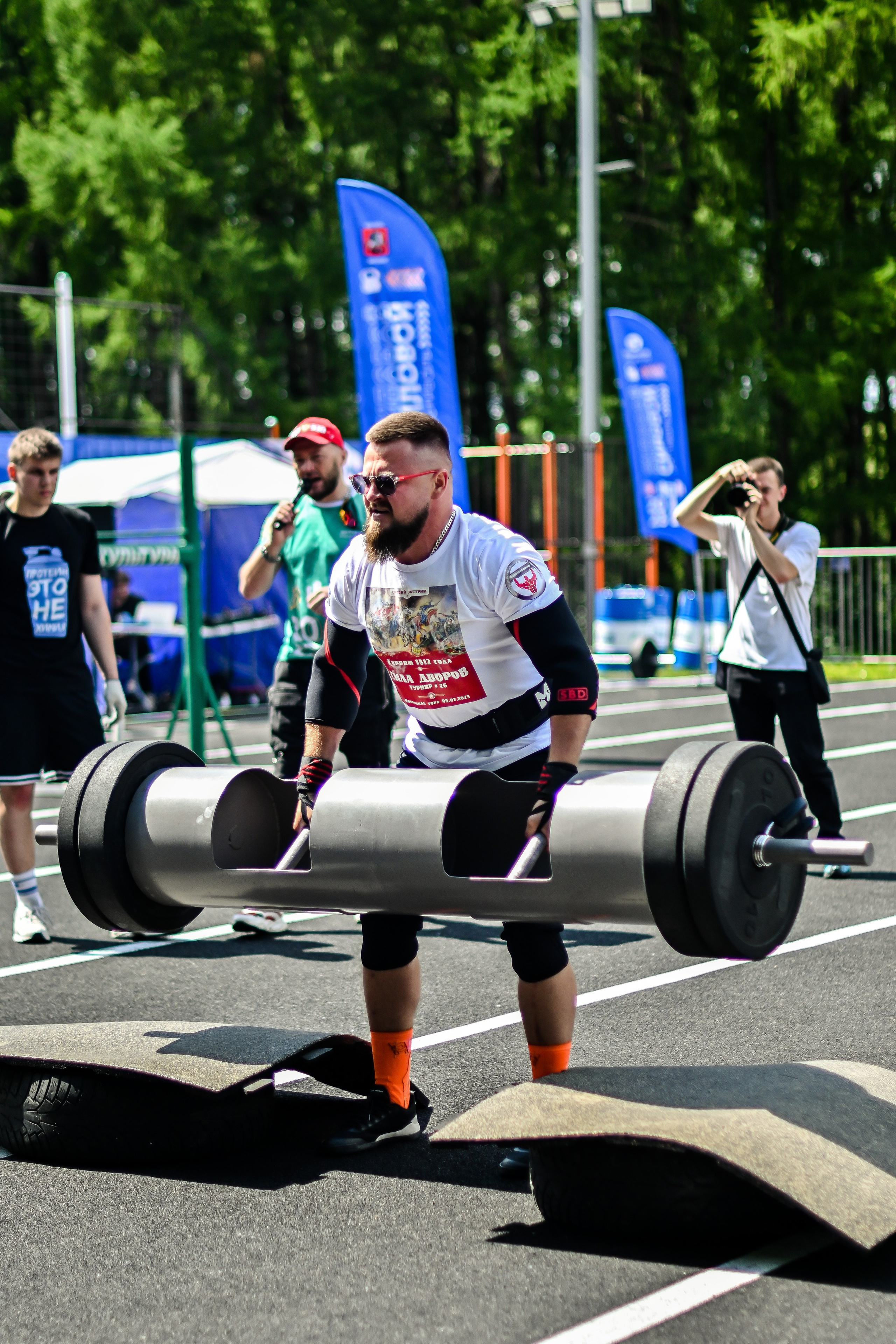 СТРОНГ. Фотограф для бизнесконтента, репортажей и семейного альбома в Москве