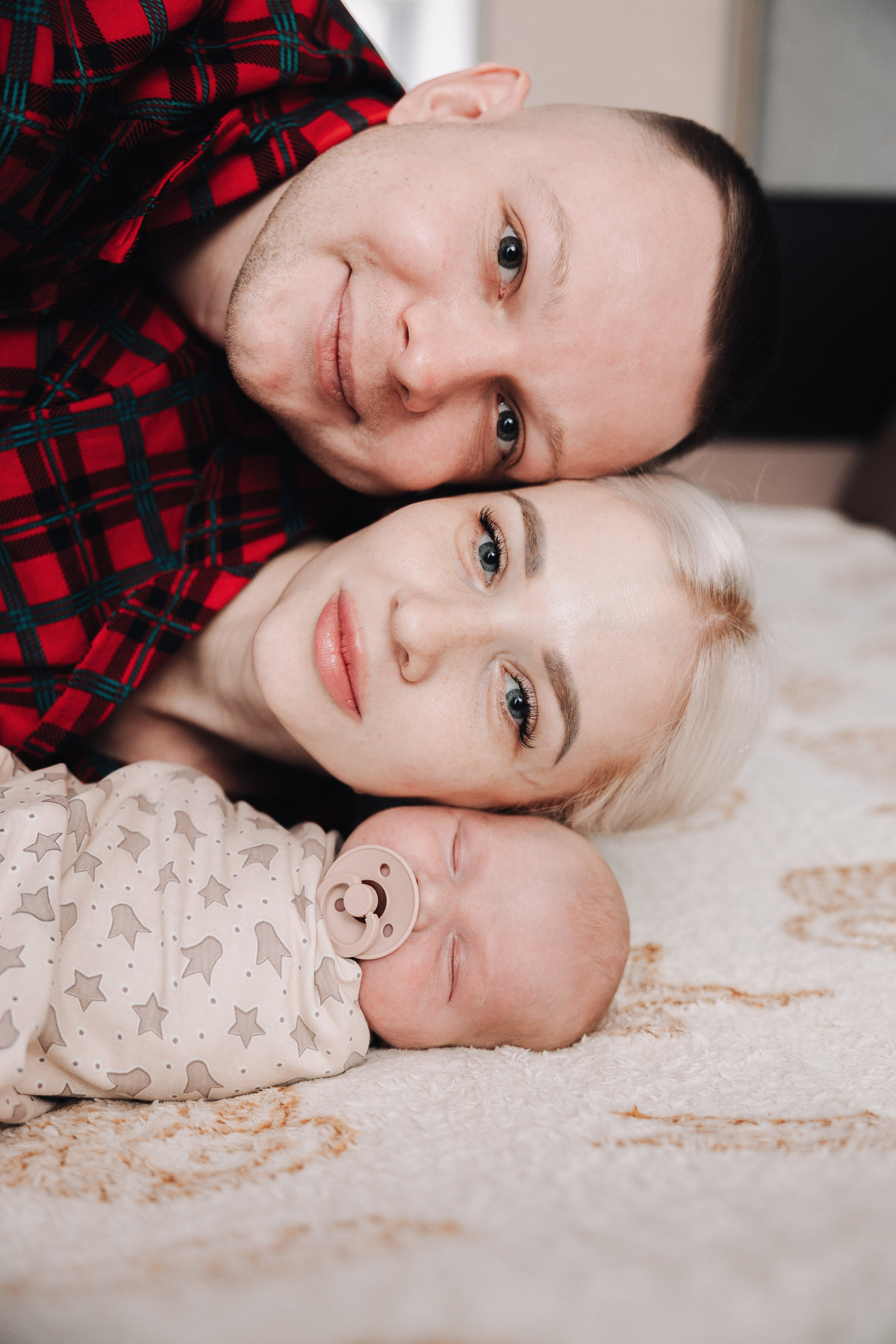 Семья с младенцем. Фотограф Александр Герасимов