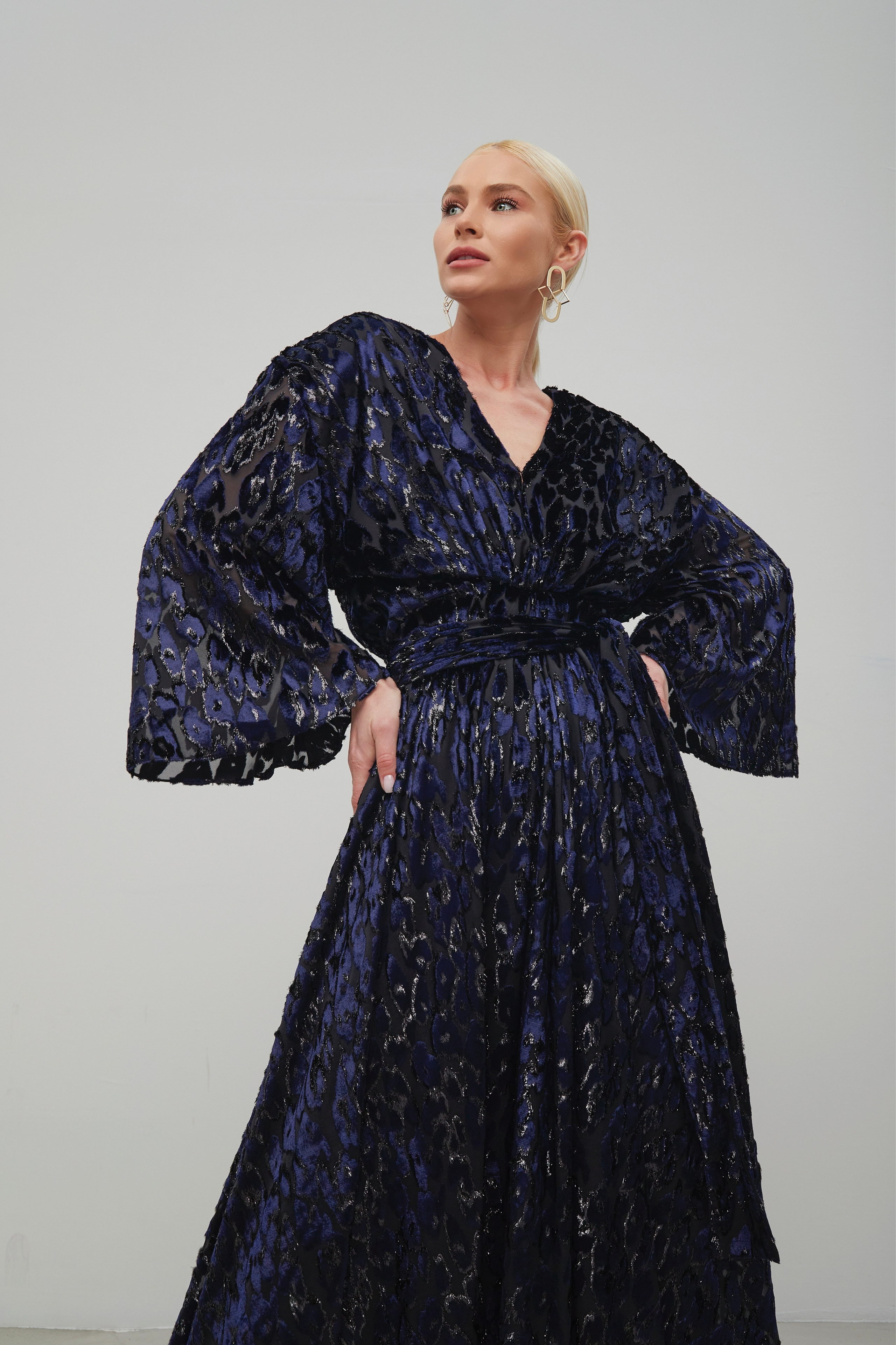 "Профессиональная каталожная фотосъемка товаров для e-commerce и интернет-магазинов""Высококачественная каталожная съемка одежды и аксессуаров с белым фоном""Рекламная каталожная фотосъемка для маркетинга продуктов и брендов""Студийная каталожная съемка с детальной проработкой текстур и материалов""Коммерческая каталожная фотосъемка для каталогов и онлайн-платформ""Фотография каталожной съемки с акцентом на дизайн и презентацию товаров""Предметная каталожная съемка для увеличения продаж в e-commerce""Профессиональная каталожная фотосъемка с использованием студийного освещения""Рекламные фото каталожной съемки для сайтов и социальных сетей""Высокоточная каталожная съемка товаров для презентаций и брошюр""Каталожная фотосъемка высокого разрешения для онлайн-магазинов""Коммерческая каталожная съемка с фокусом на качество и детализацию""Студийная каталожная фотосъемка для брендов и ритейла""Фотографии каталожной съемки для маркетинговых кампаний""Профессиональная каталожная съемка для каталогов и увеличения конверсии" "Профессиональная съемка на модели для модных брендов и рекламы""Высококачественная фотосъемка на модели с креативным освещением и позами""Рекламная съемка на модели для каталогов одежды и аксессуаров""Студийная съемка на модели с акцентом на стиль и индивидуальность""Коммерческая фотосъемка на модели для fashion-индустрии""Фотография съемки на модели с профессиональным ретуши для журналов""Модная съемка на модели для продвижения бренда и коллекций""Профессиональная съемка на модели с использованием естественного света""Рекламные фото съемки на модели для социальных сетей и веб-сайтов""Высокоточная фотосъемка на модели для портфолио и презентаций""Съемка на модели высокого разрешения для модных кампаний""Коммерческая съемка на модели с фокусом на тренды и дизайн""Студийная фотосъемка на модели для e-commerce и маркетинга""Фотографии съемки на модели для брендов и увеличения продаж""Профессиональная модная съемка на модели для каталогов и рекламы"