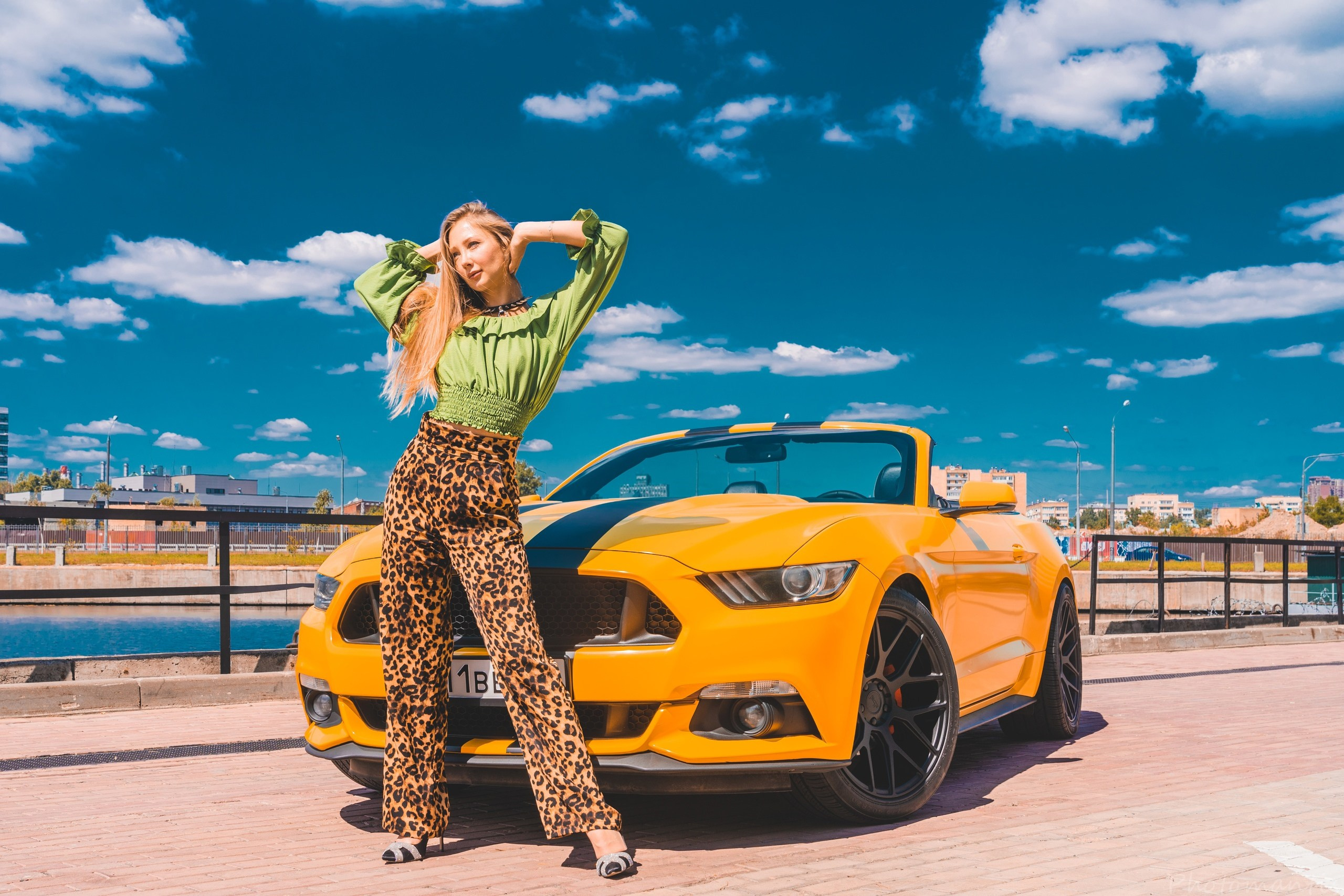 Девушки с авто. Photomantis