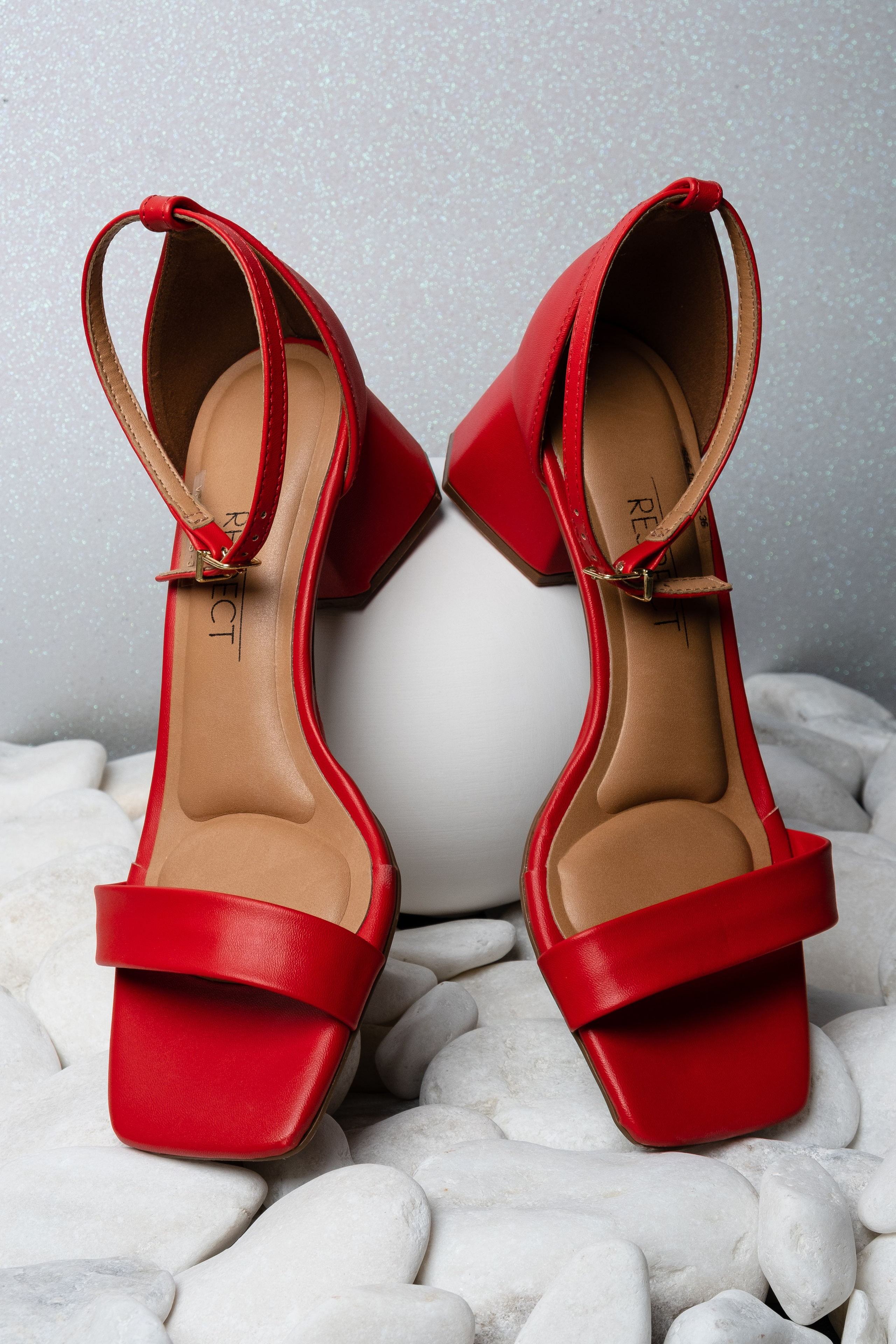 Предметная съёмка для маркетплейсов обуви. Предметный фотограф в Симферополе Антон Катунин