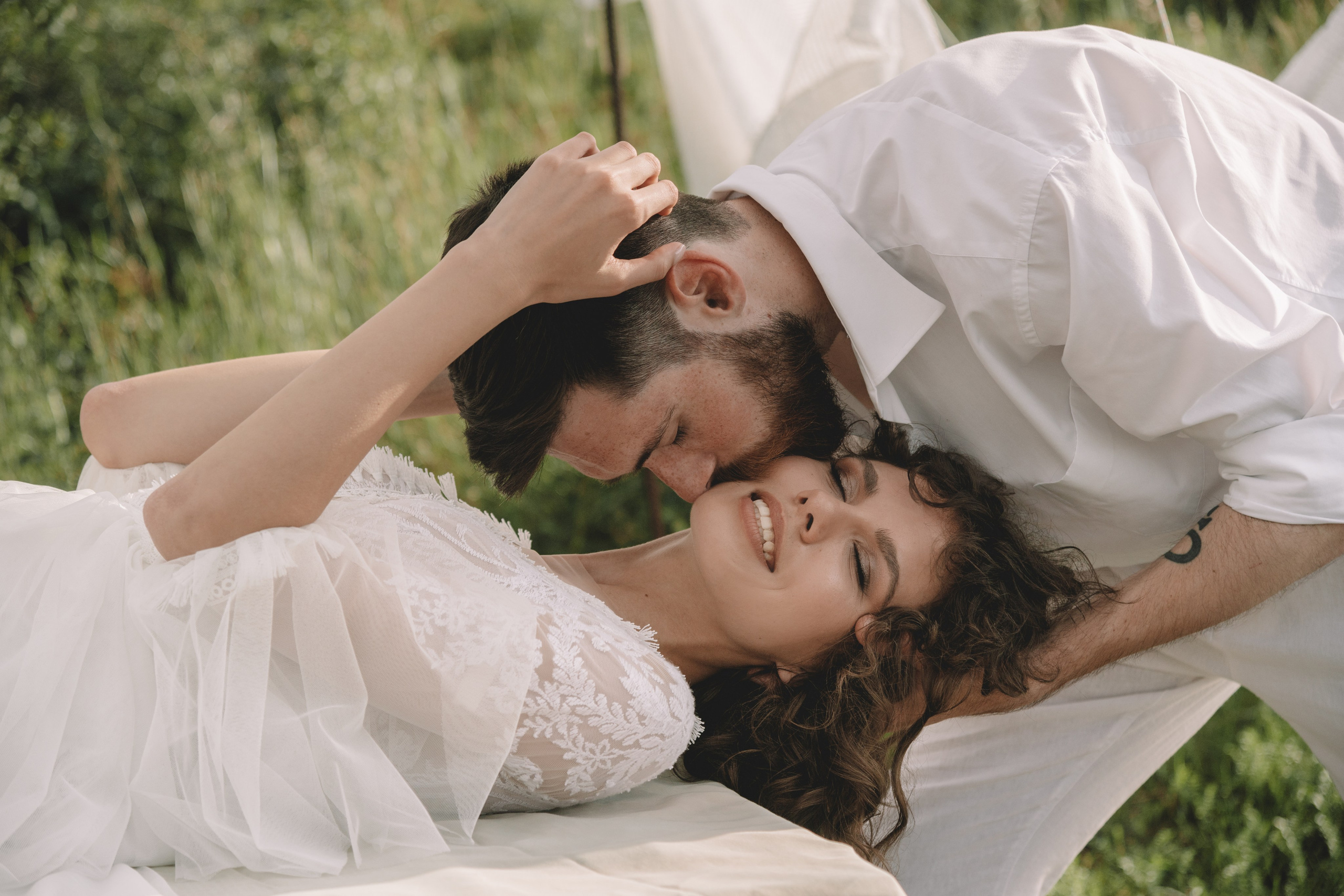 Свадебная фотосессия в Щелкино ,Бухта Космонавтов. Выездная церемония на берегу моря Крым. Свадебный и семейный фотограф и видеограф, Крым, Москва, Санкт -Петербург