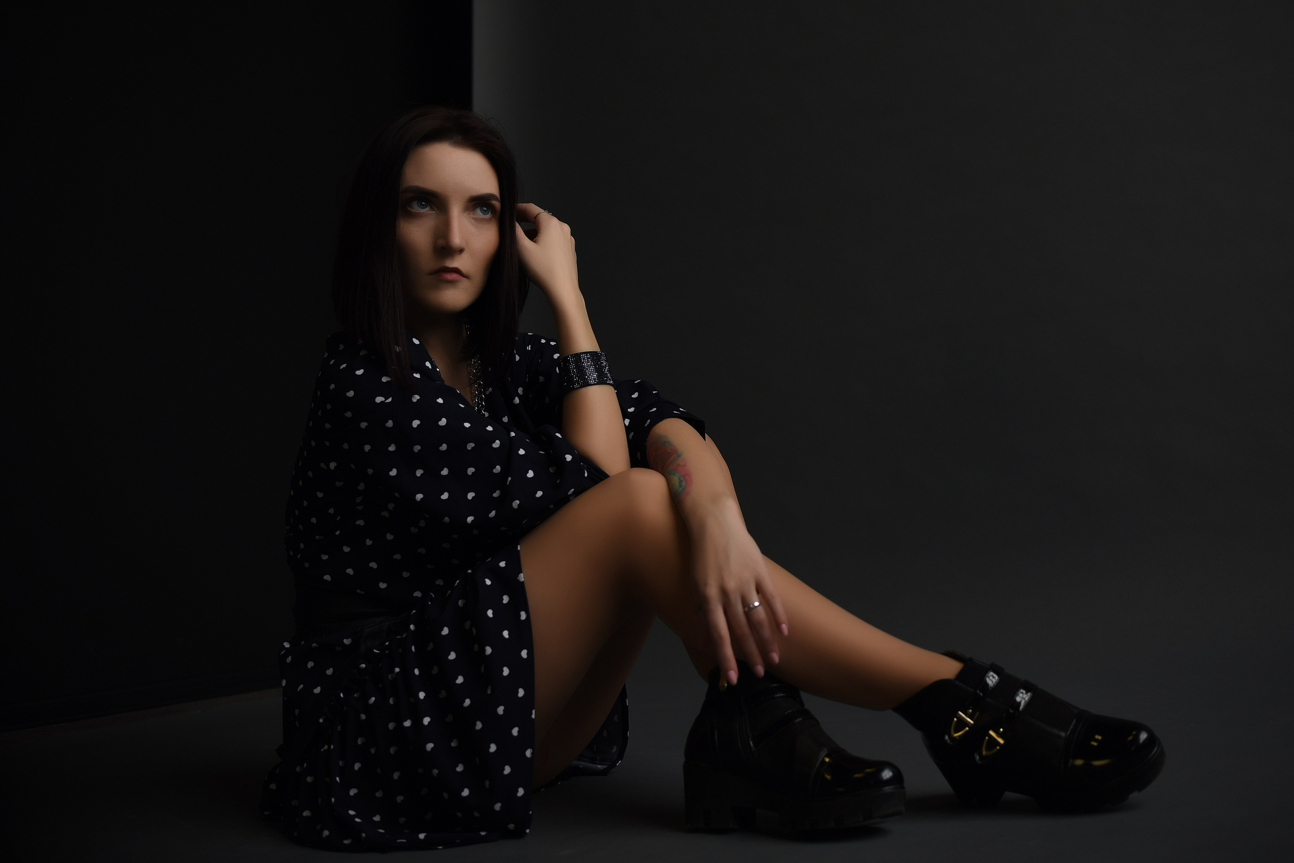 Индивидуальная студийная. Свадебный, семейный, детский, контент фотограф в Омске Максим Ильин