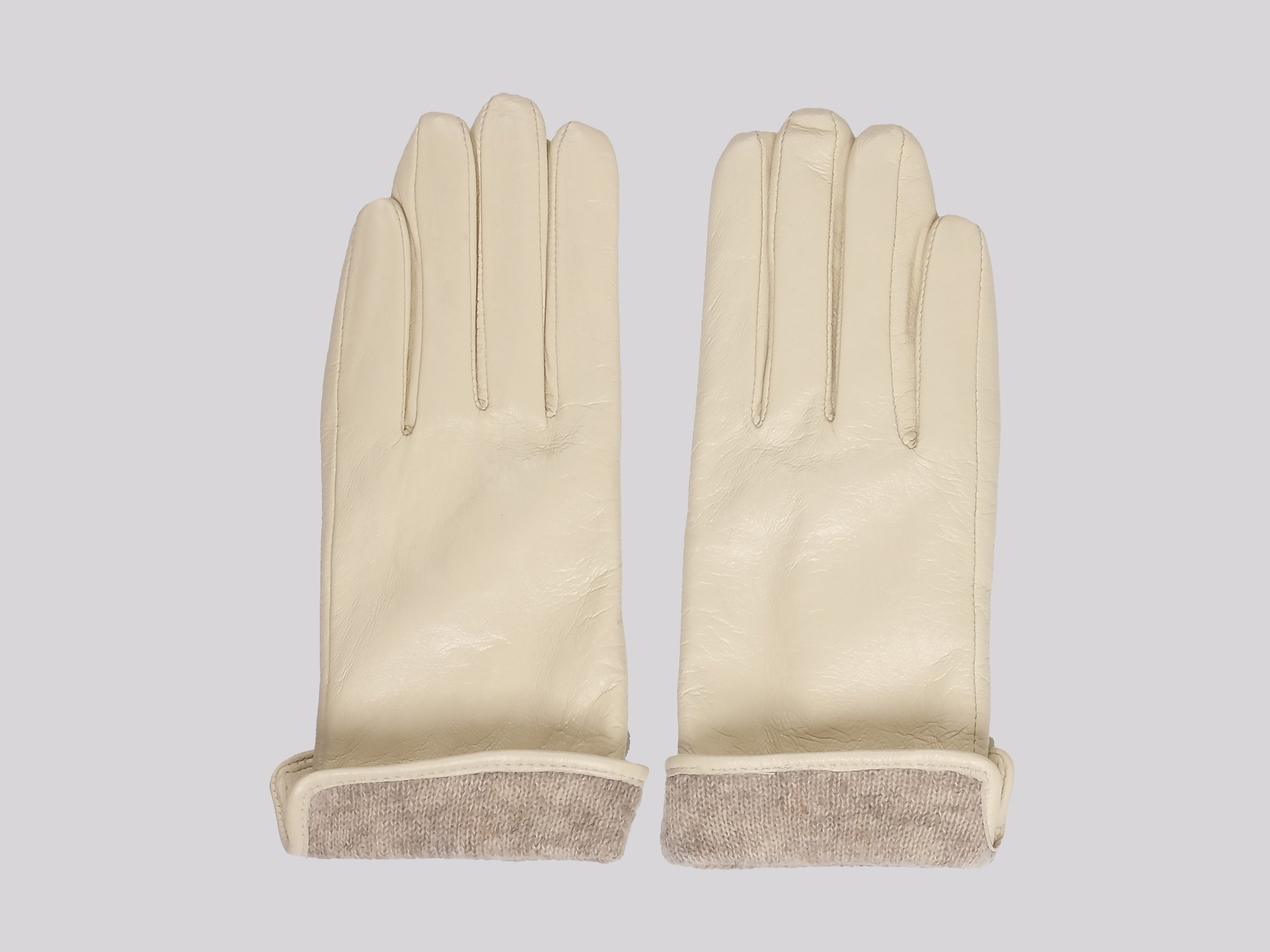 Творческая съемка перчаток для социальной сети для повышения продаж. Фотостудия Ольги Гурьяновой принимает заказы.