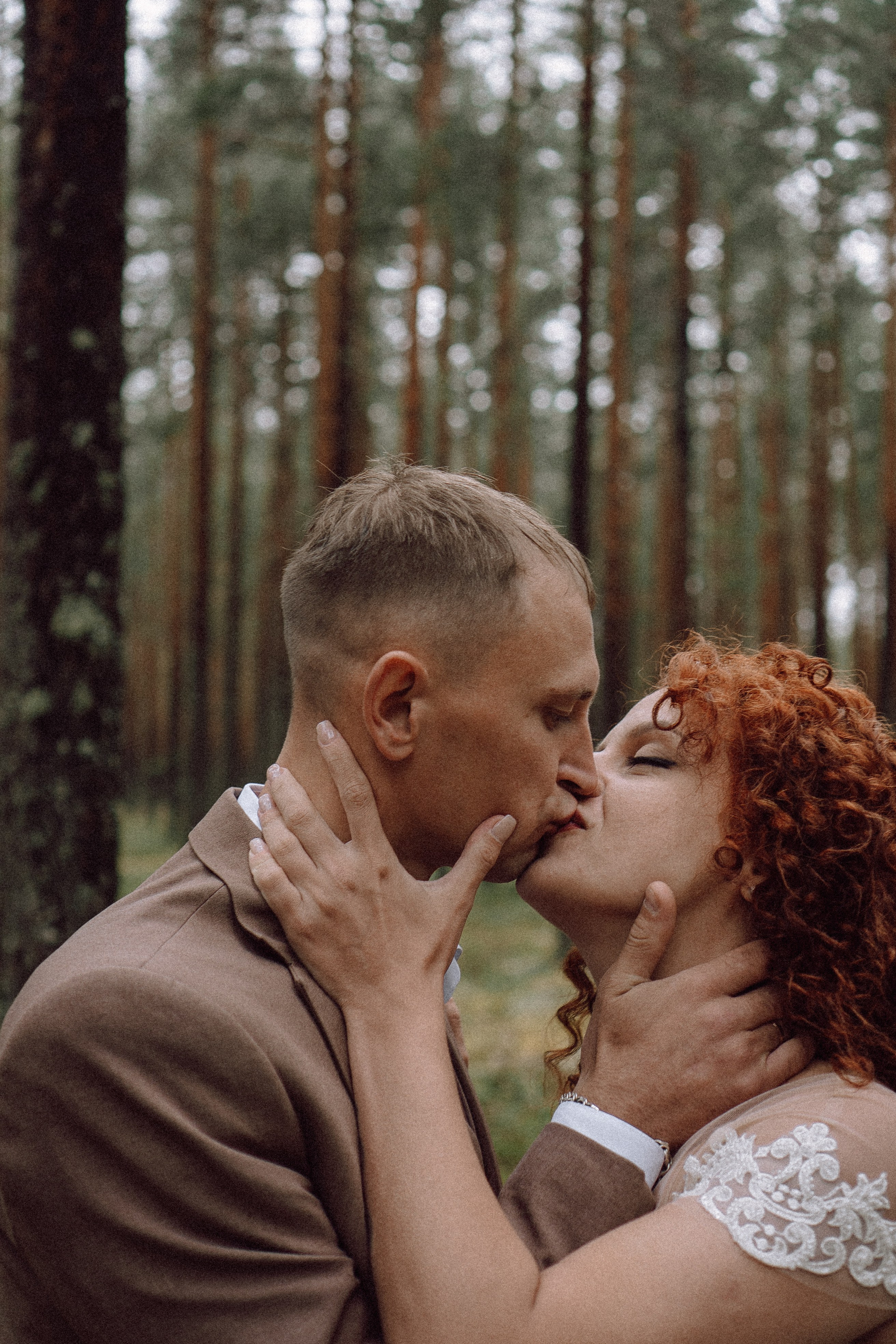 СВАДЕБНАЯ ФОТОСЕССИИЯ ПАРЫ В ГОРОДЕ ПРИОЗЕРСК В СОСНОВОМ ЛЕСУ И С ПИКАПОМ. Профессиональный фотограф, Санкт-Петербург — Виктория Богомолова