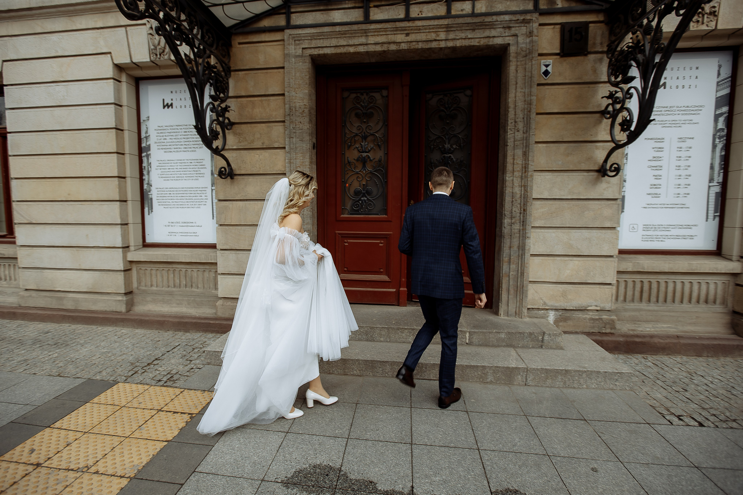 Ślubna sesja zdjęciowa w Muzeum. Свадебный фотограф Варшава Лодзь Польша Елена Юцова