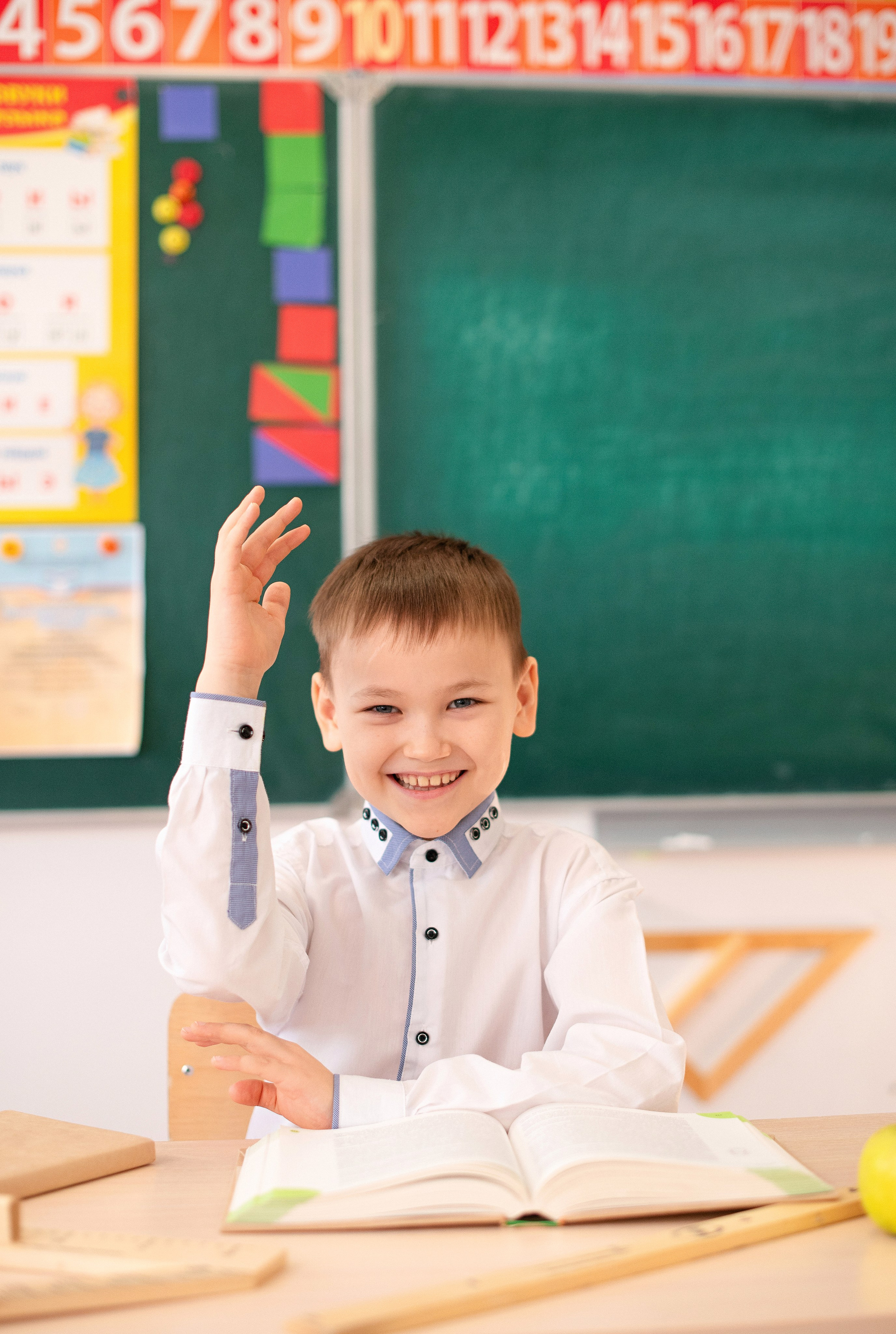 Памятные снимки учащихся младших и старших классов в Сургуте и Нефтеюганске — профессиональное портфолио детской и школьной фотографии.