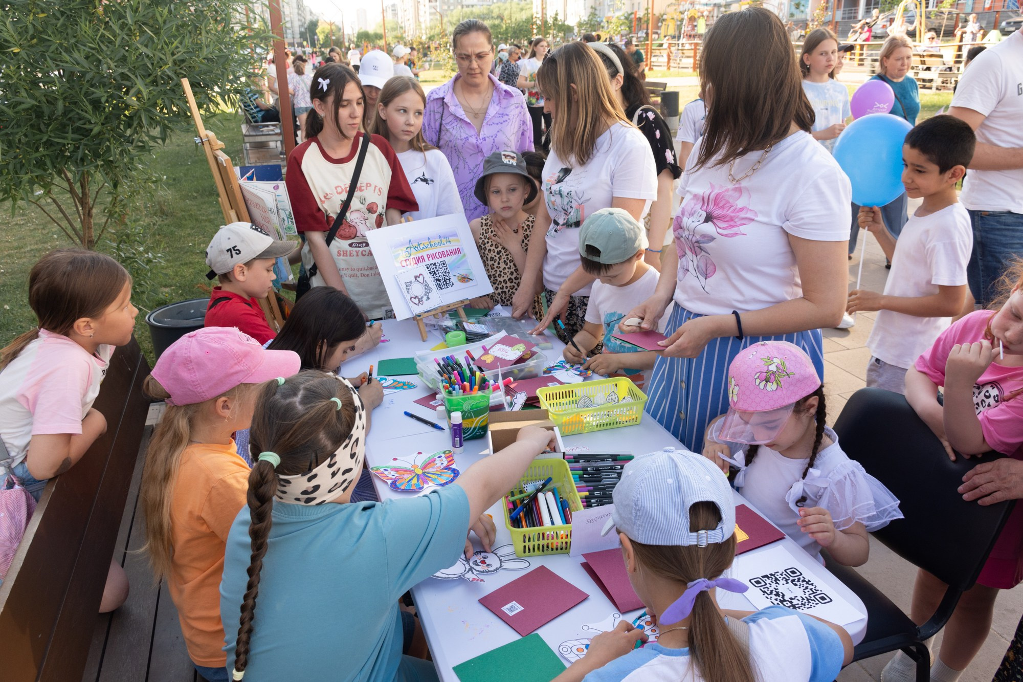 Фестиваль современного исполнительского искусства (Сквер Академ Риверсайд). Фотограф Максим Буряк