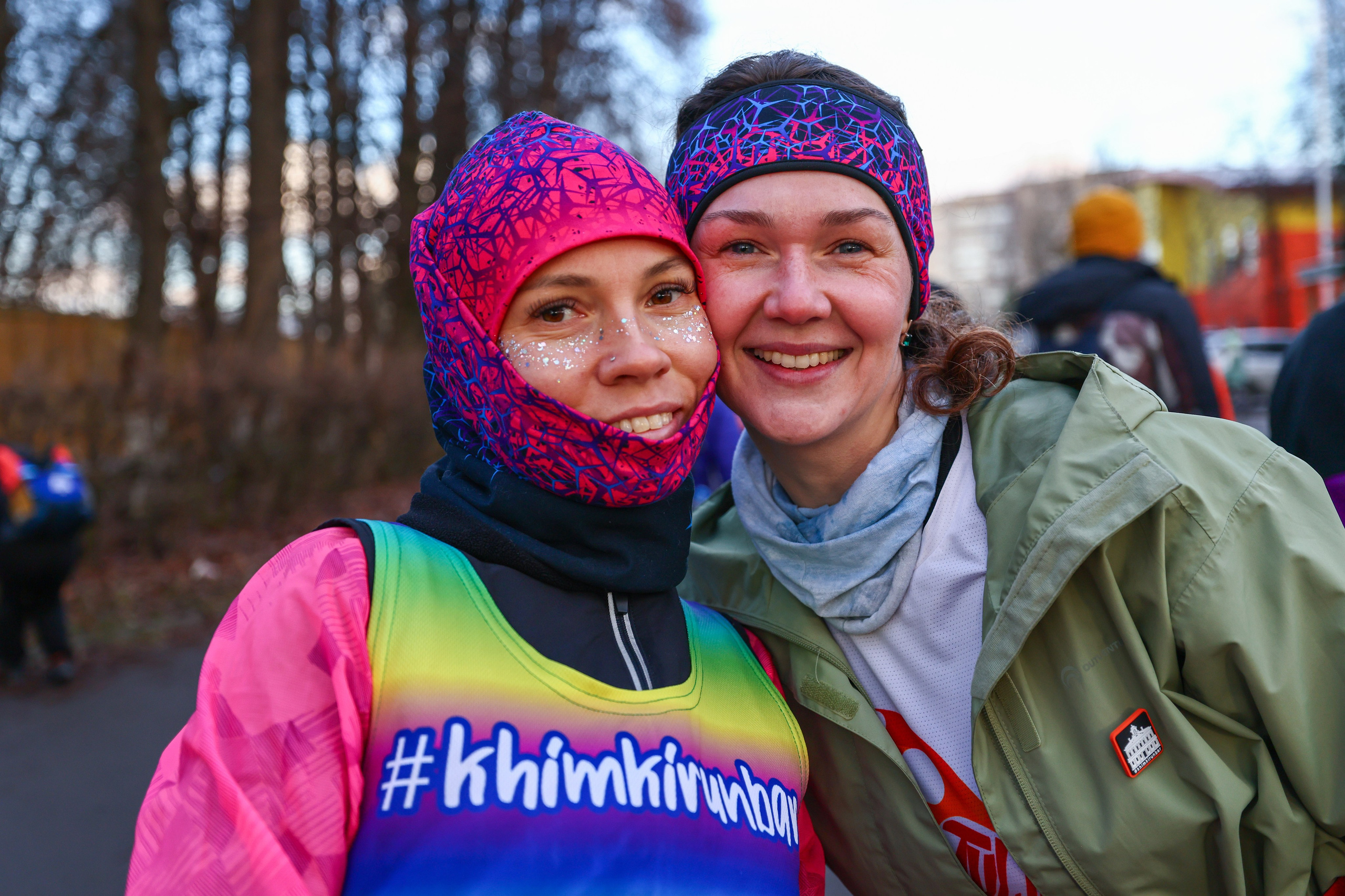 Два лепестка Химкинского марафона у дома, 23.11.25. Фотограф Сергей Ловкий