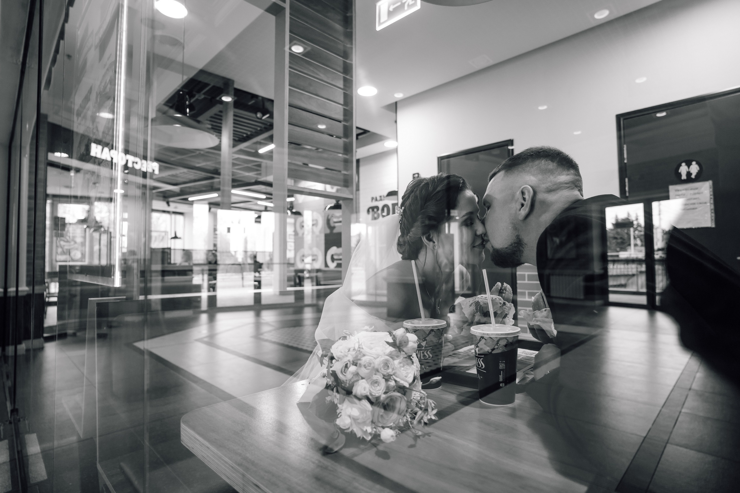 Свадебный день Яны и Максима, прогулка в лесу, Картинная галерея в Тамбове. Свадебный фотограф в Тамбове Павел Четвертков