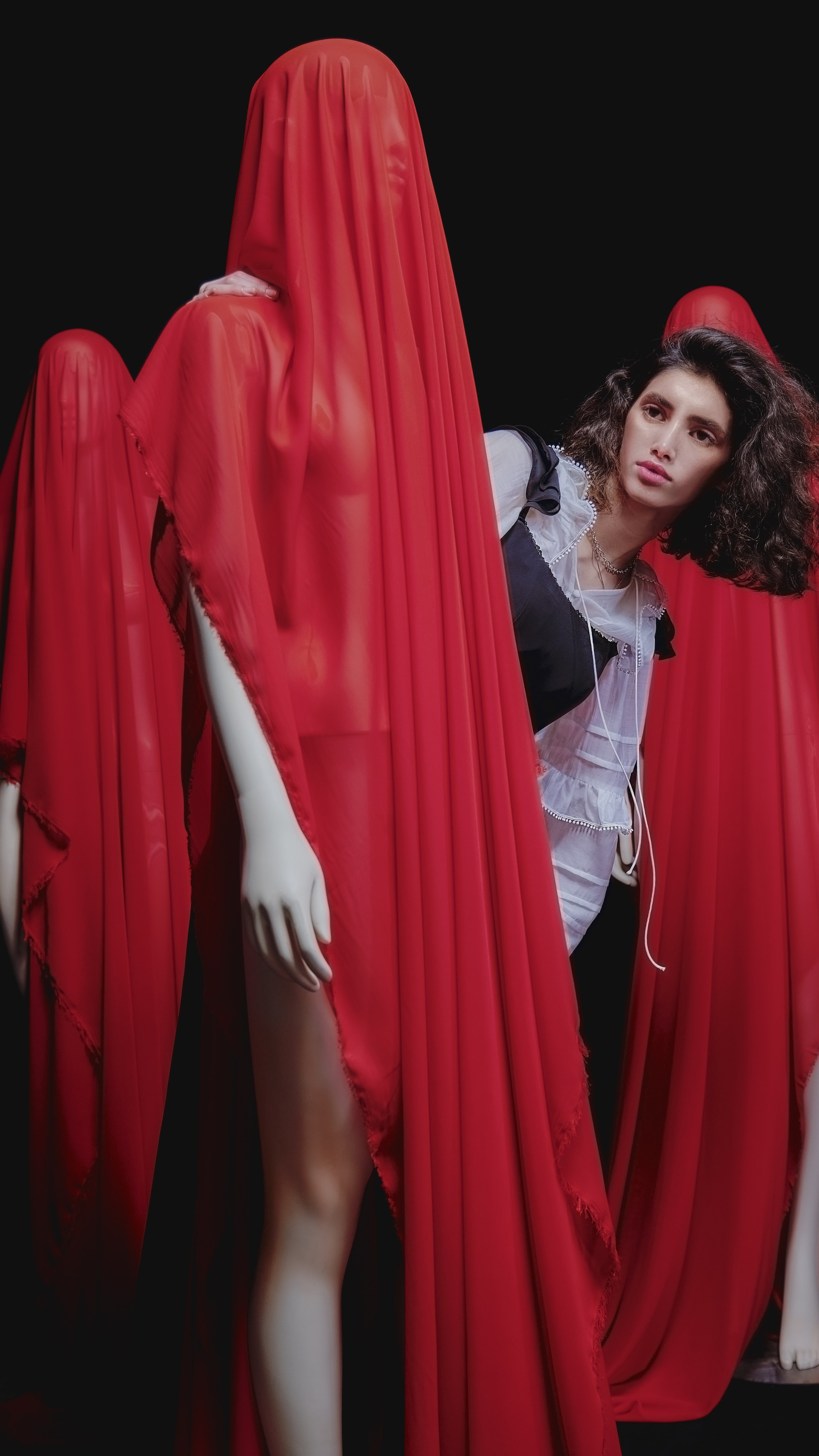 Я  фотограф. Работаю в городе Москва,